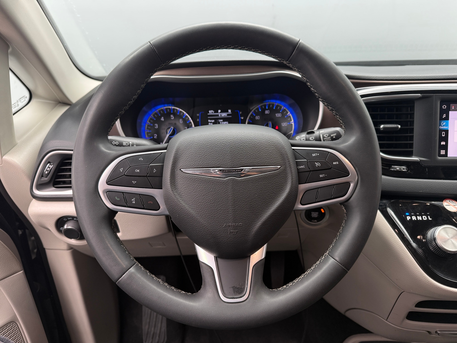Thumbnail: 2023 Chrysler Voyager - 5