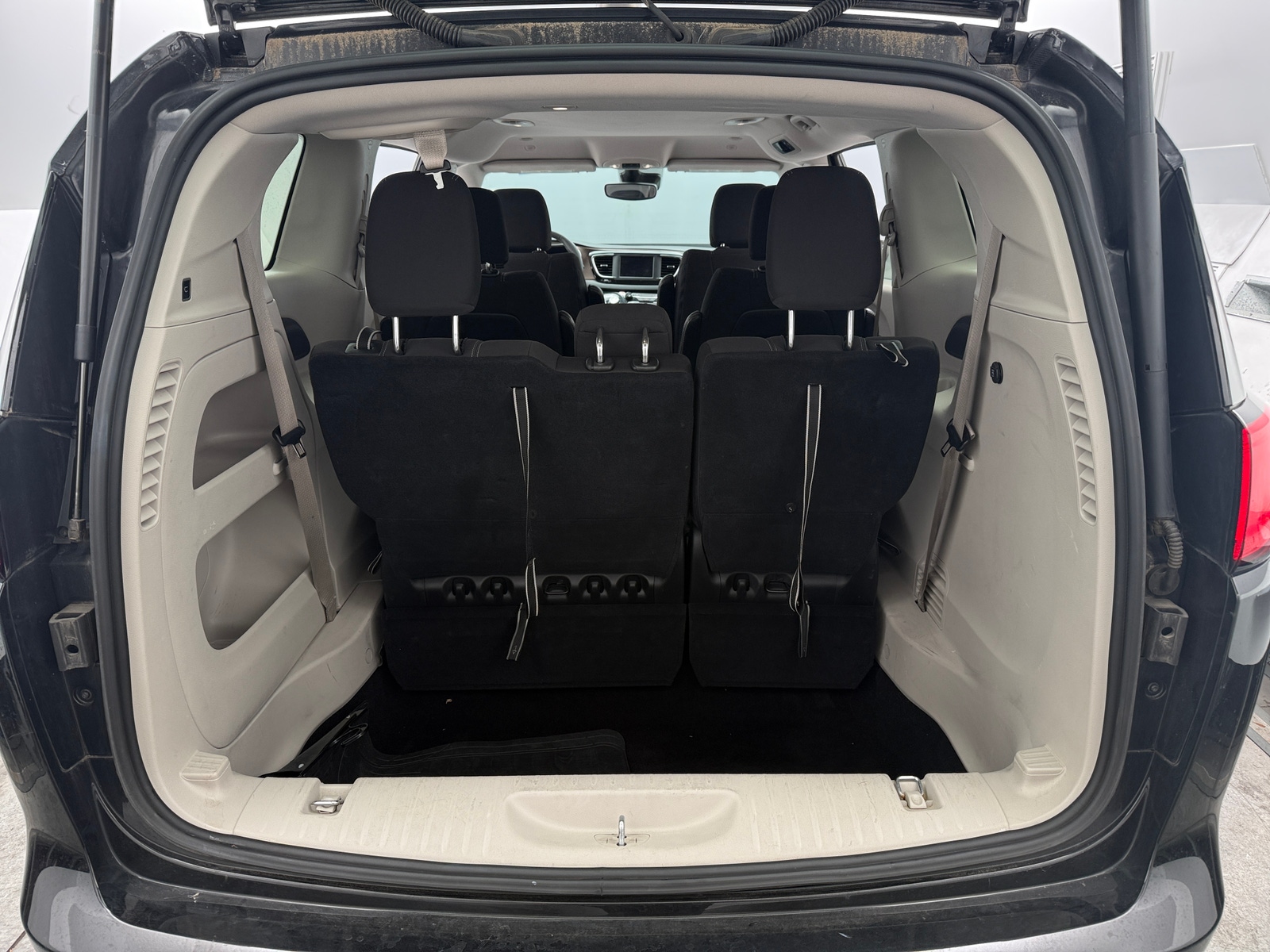 Thumbnail: 2023 Chrysler Voyager - 7