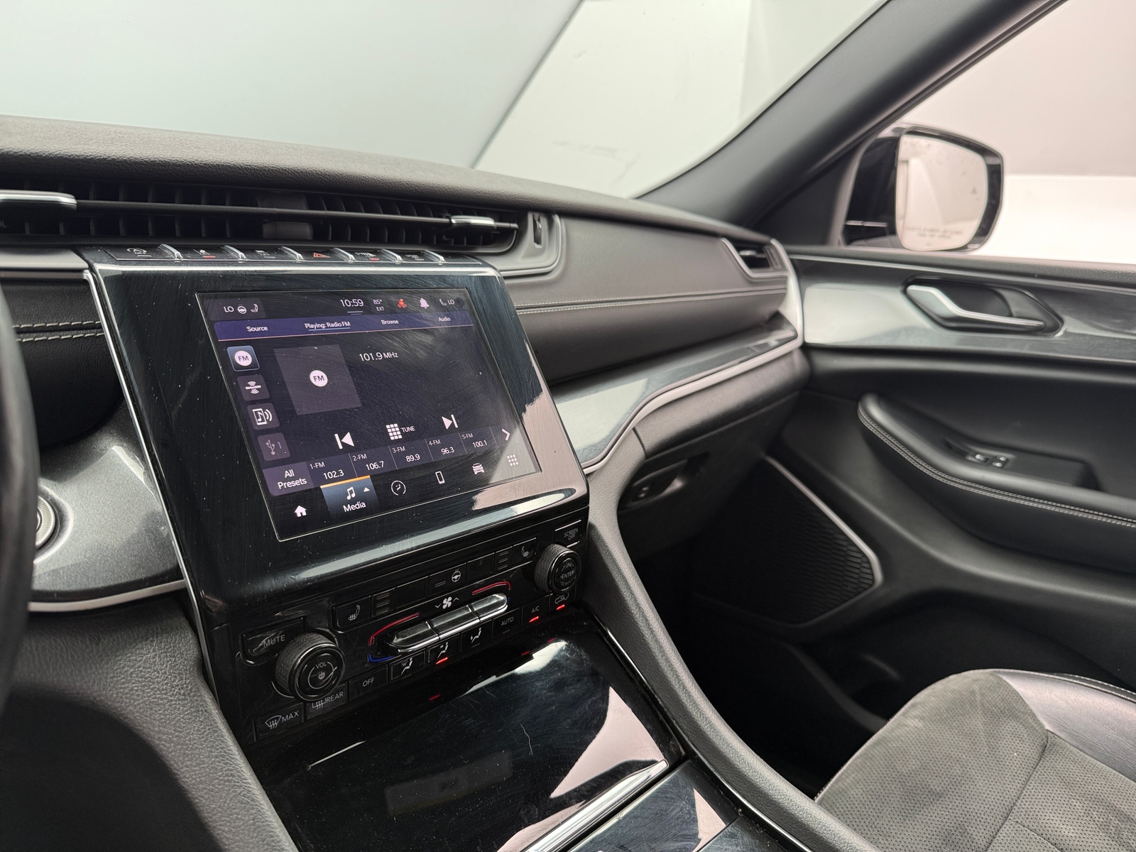 Thumbnail: 2022 Jeep Grand Cherokee L - 3