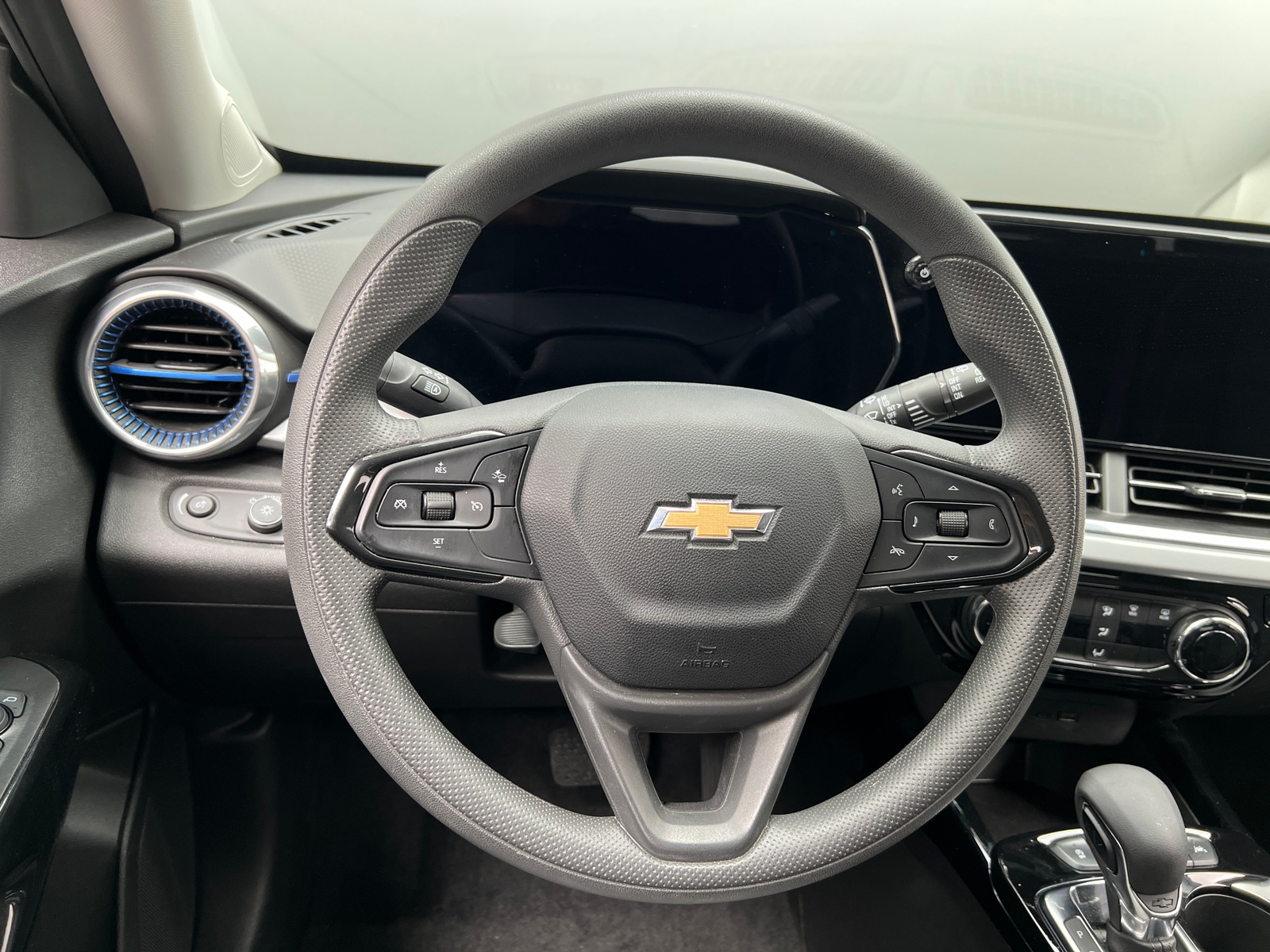 Thumbnail: 2025 Chevrolet Trax - 4
