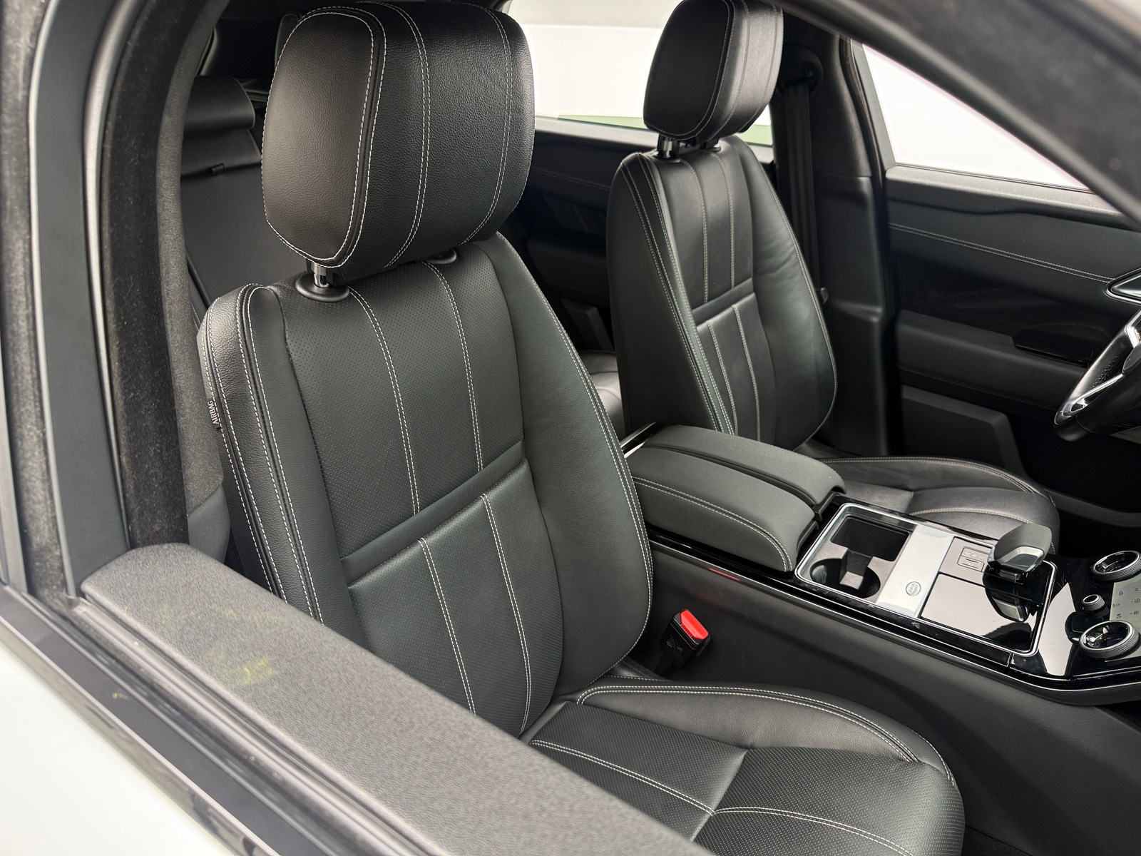 Thumbnail: 2022 Land Rover Range Rover Velar - 2