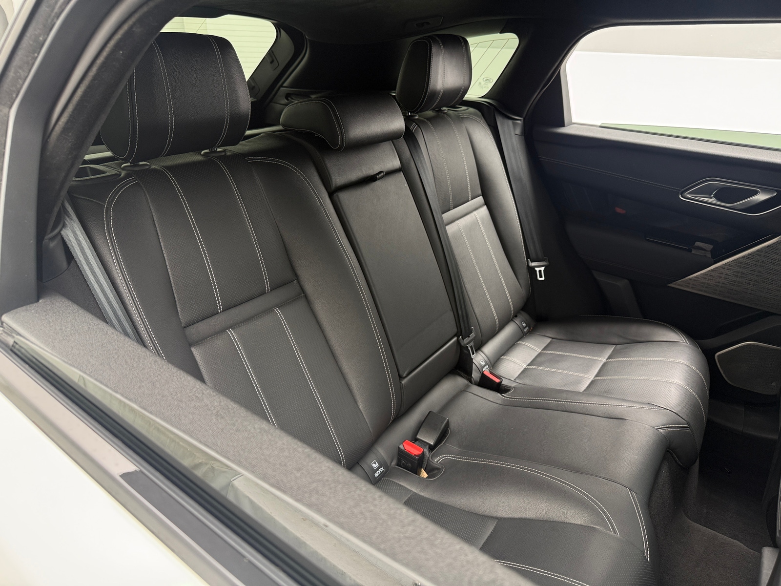 Thumbnail: 2022 Land Rover Range Rover Velar - 6