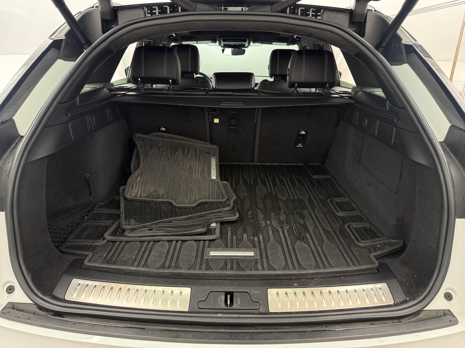 Thumbnail: 2022 Land Rover Range Rover Velar - 7
