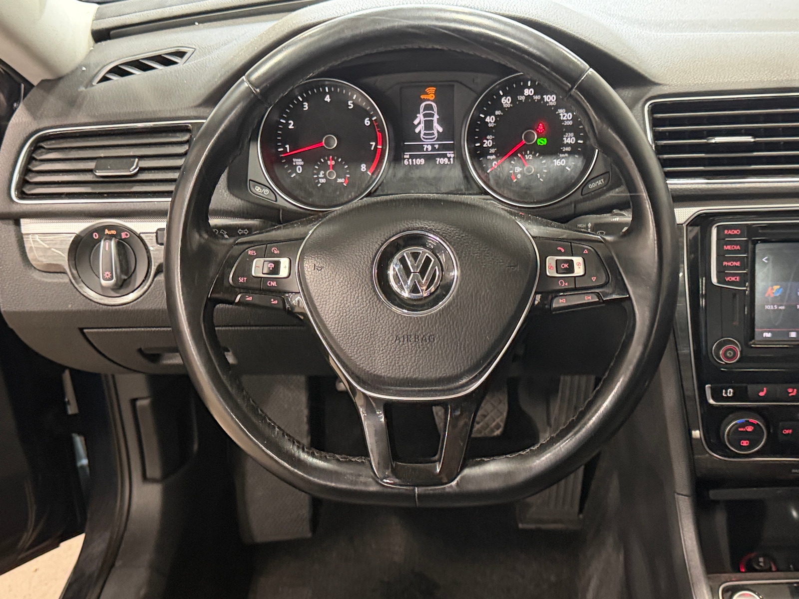 Thumbnail: 2018 Volkswagen Passat - 5