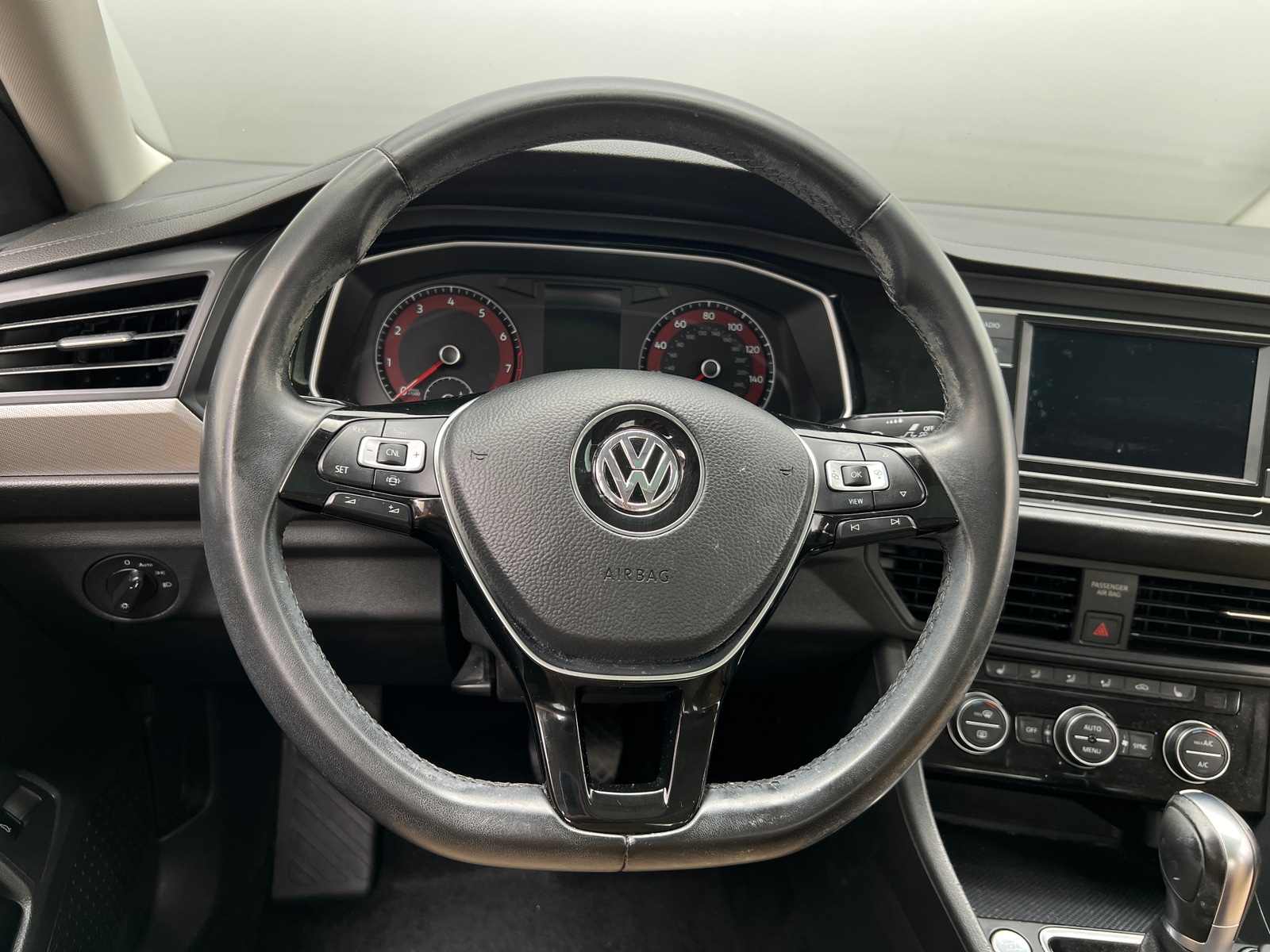 Thumbnail: 2019 Volkswagen Jetta - 4