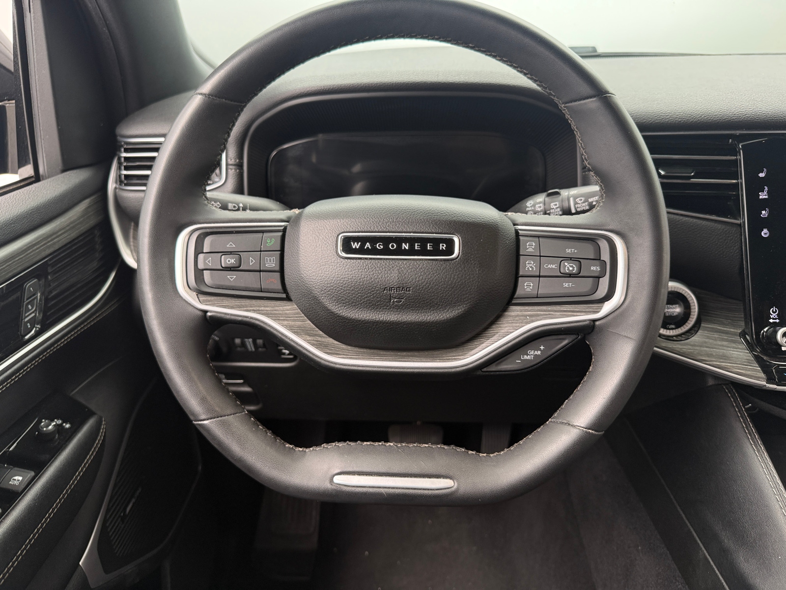 Thumbnail: 2024 Jeep Wagoneer - 4