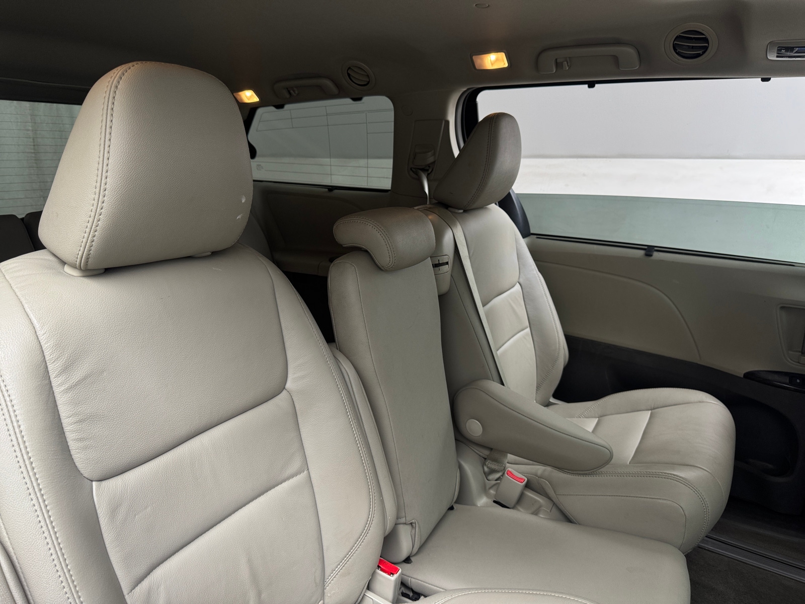 Thumbnail: 2019 Toyota Sienna - 5