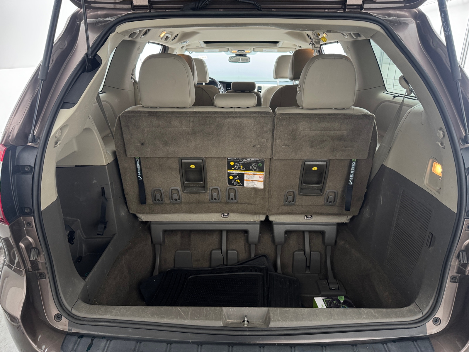 Thumbnail: 2019 Toyota Sienna - 6