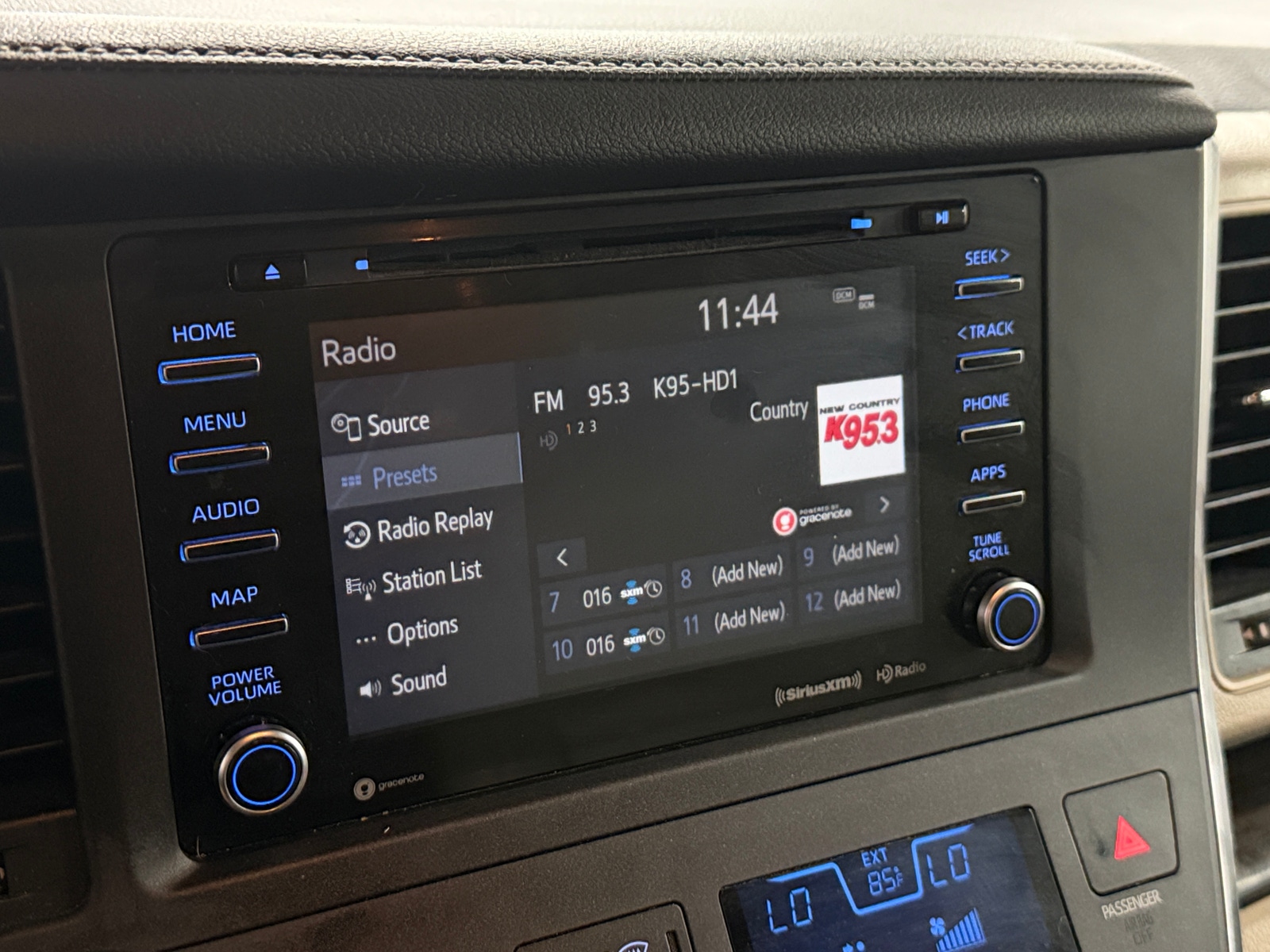 Thumbnail: 2019 Toyota Sienna - 3