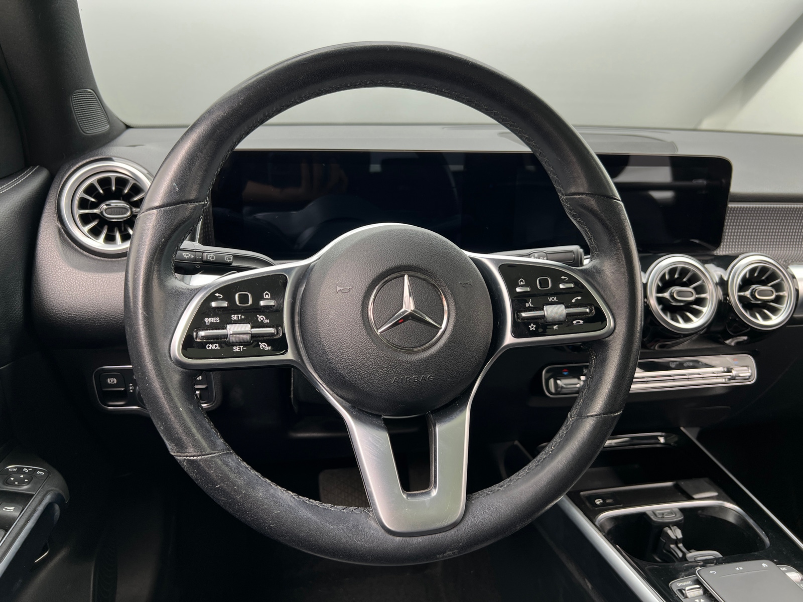 Thumbnail: 2022 Mercedes-Benz GLB - 4