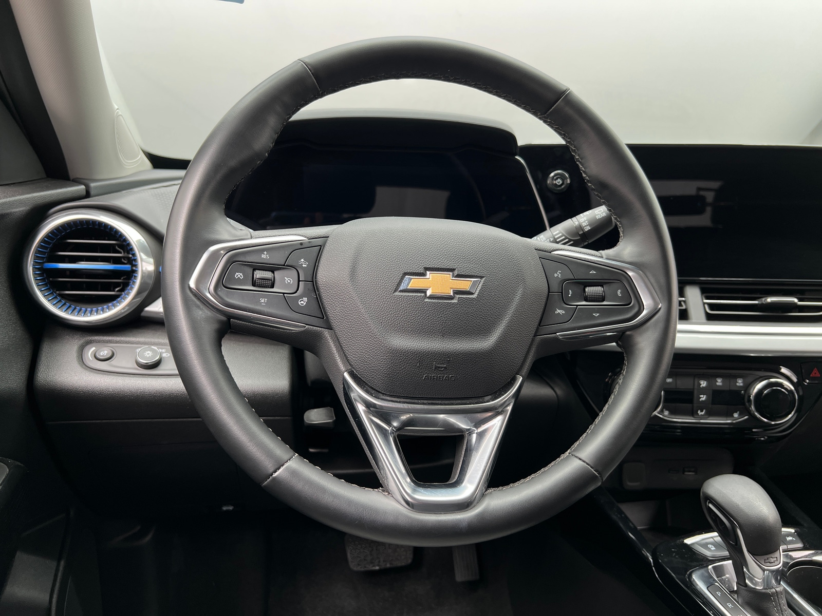 Thumbnail: 2025 Chevrolet Trax - 4