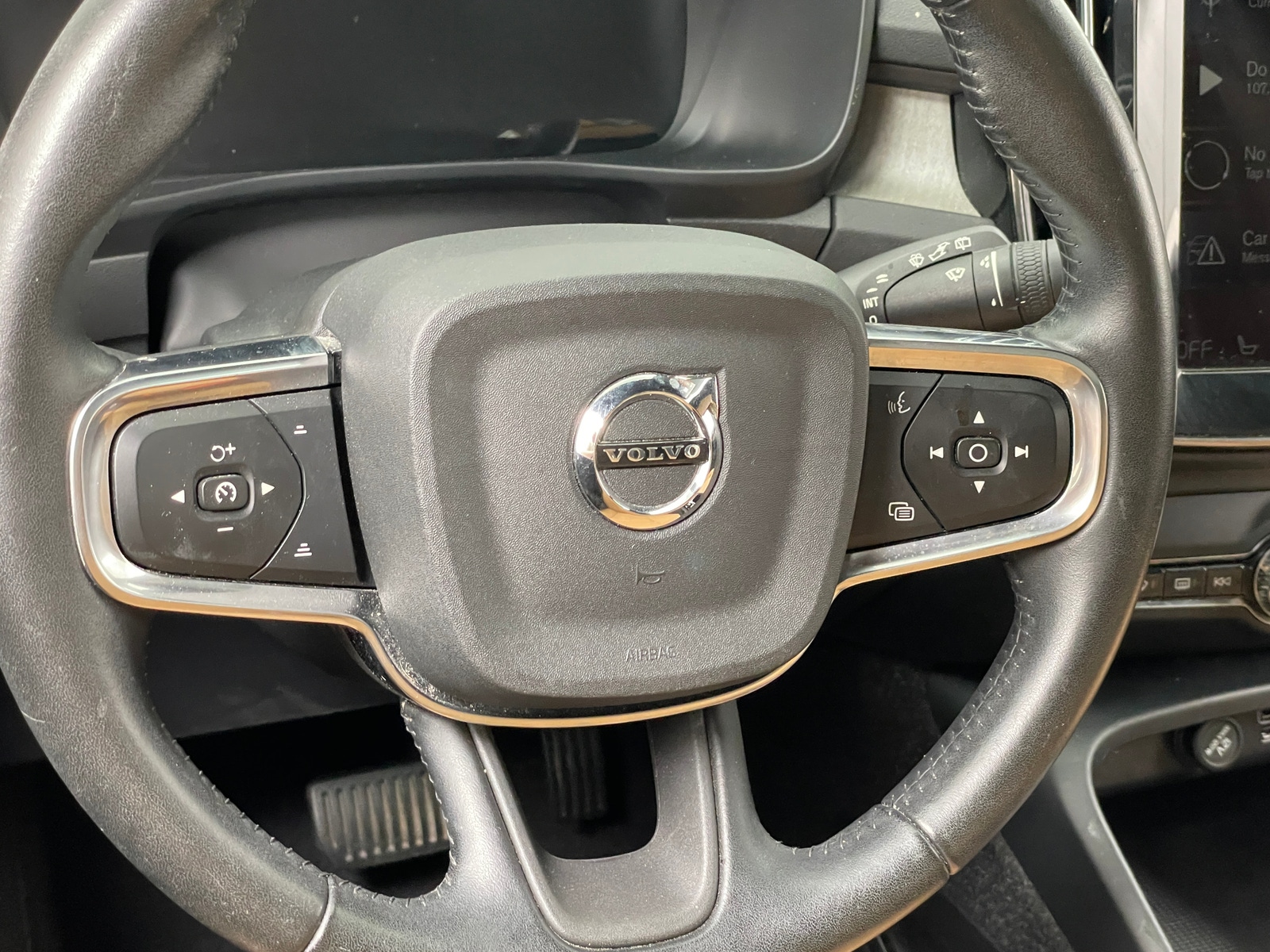 Thumbnail: 2021 Volvo XC40 - 4