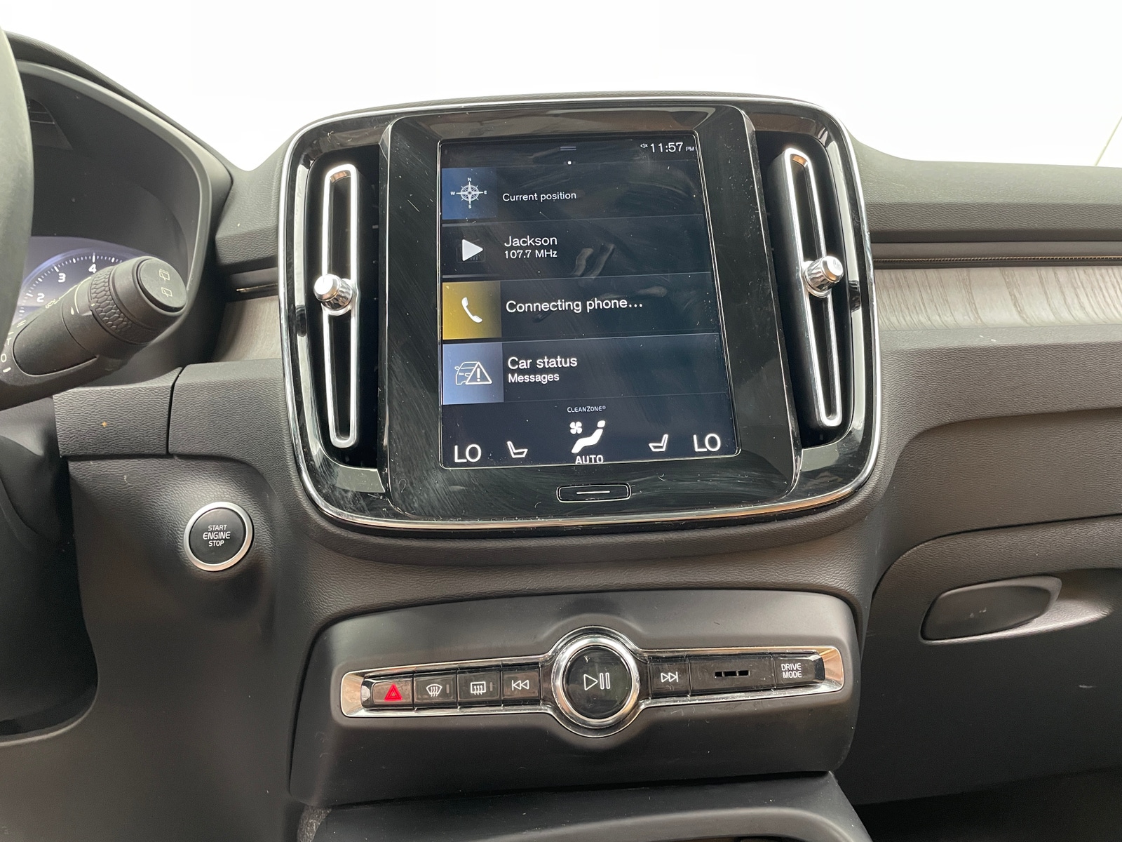 Thumbnail: 2021 Volvo XC40 - 3