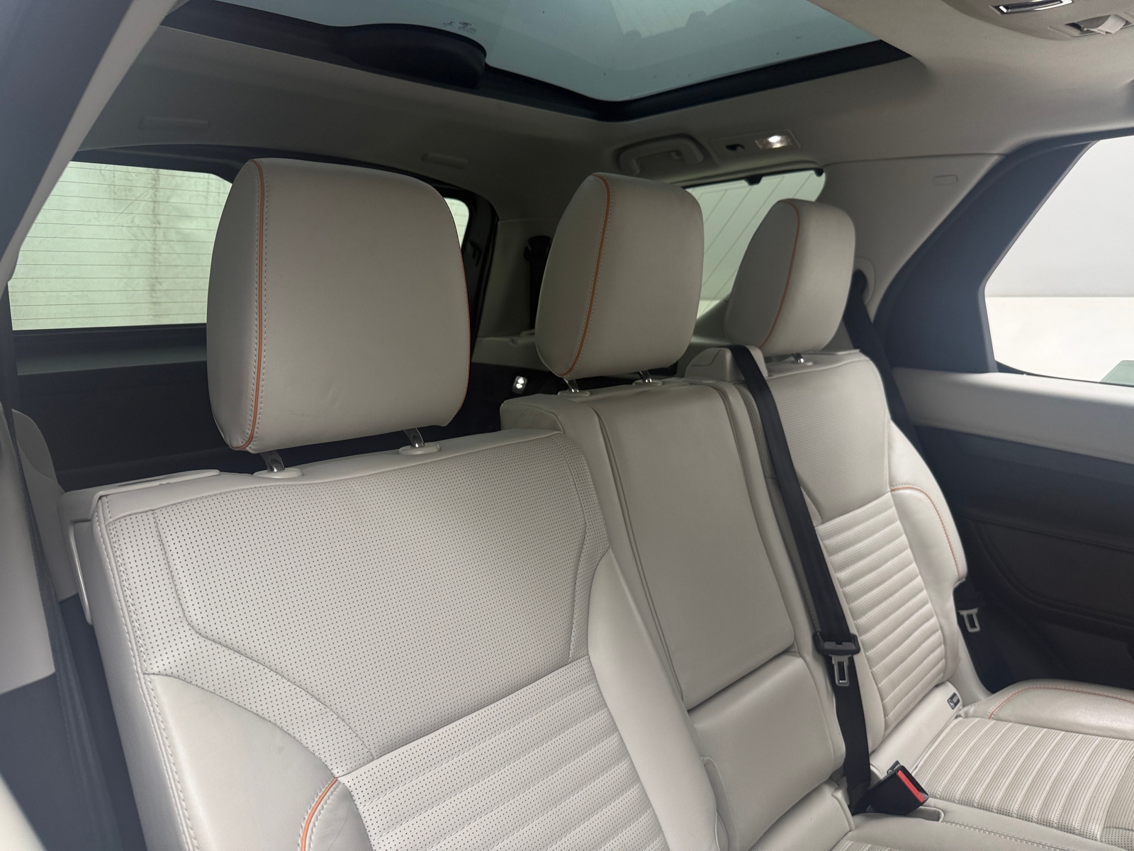 Thumbnail: 2019 Land Rover Discovery - 5