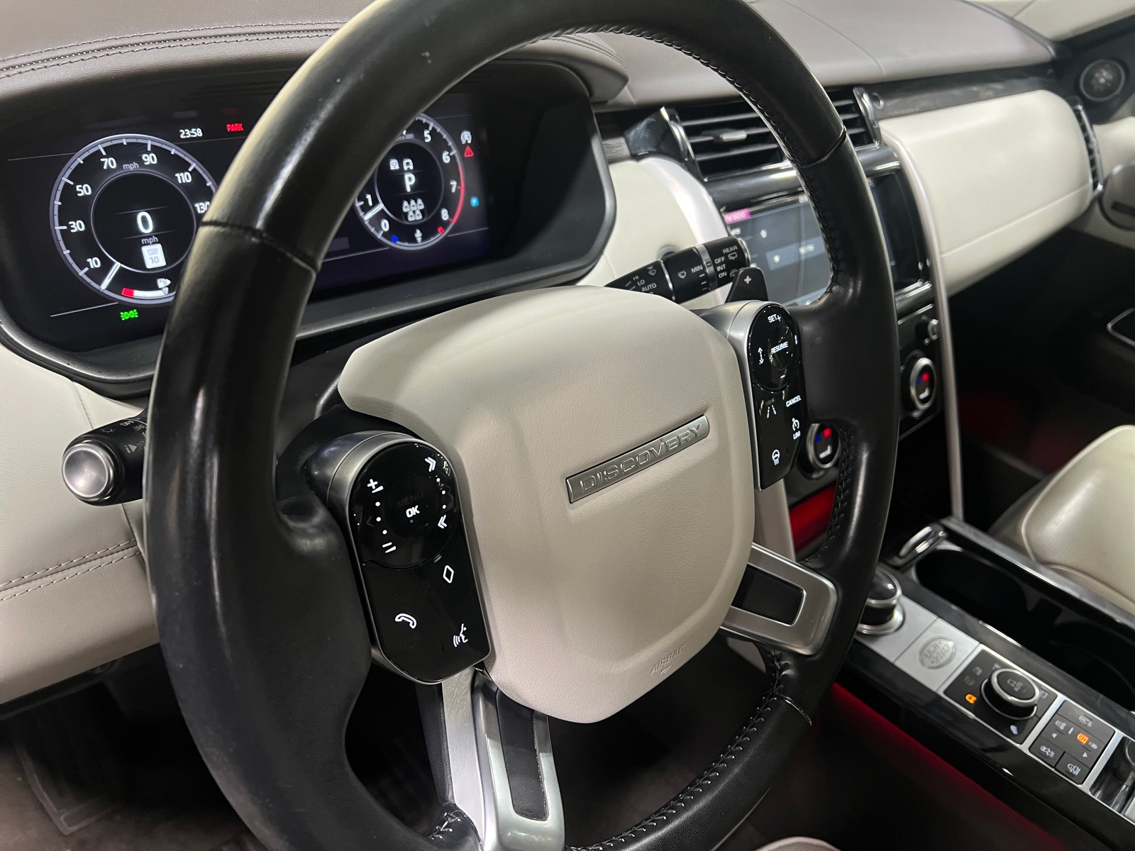 Thumbnail: 2019 Land Rover Discovery - 4