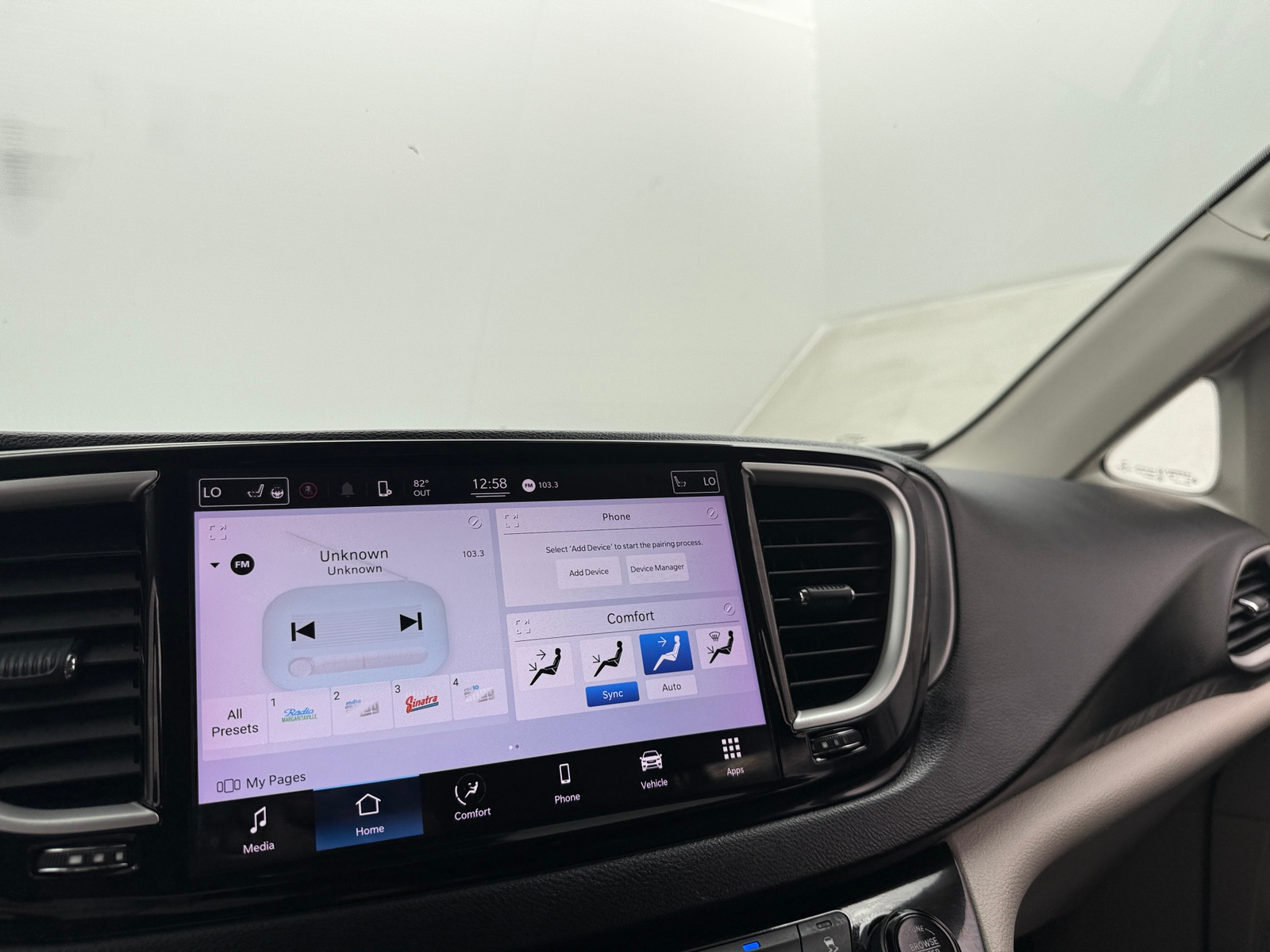 Thumbnail: 2022 Chrysler Pacifica - 3