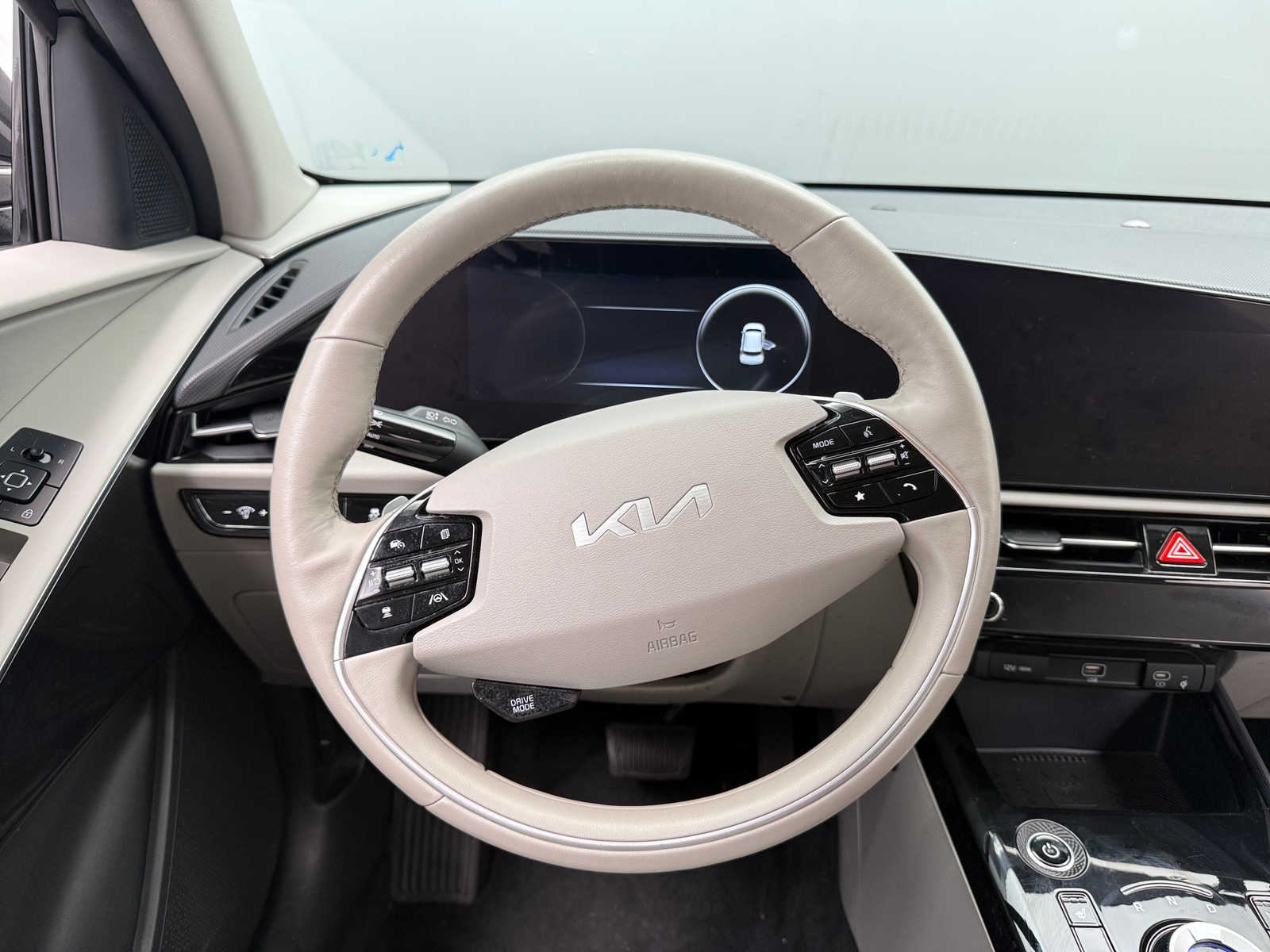 Thumbnail: 2023 Kia Niro - 4