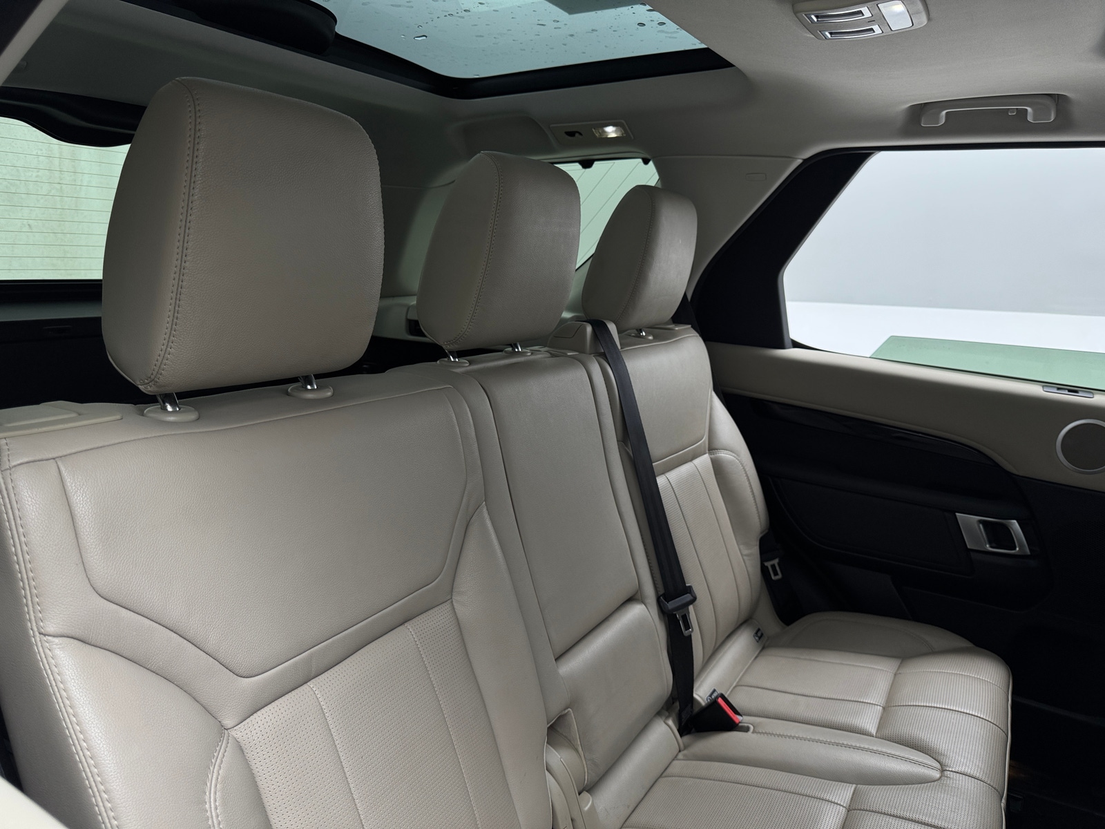 Thumbnail: 2020 Land Rover Discovery - 5