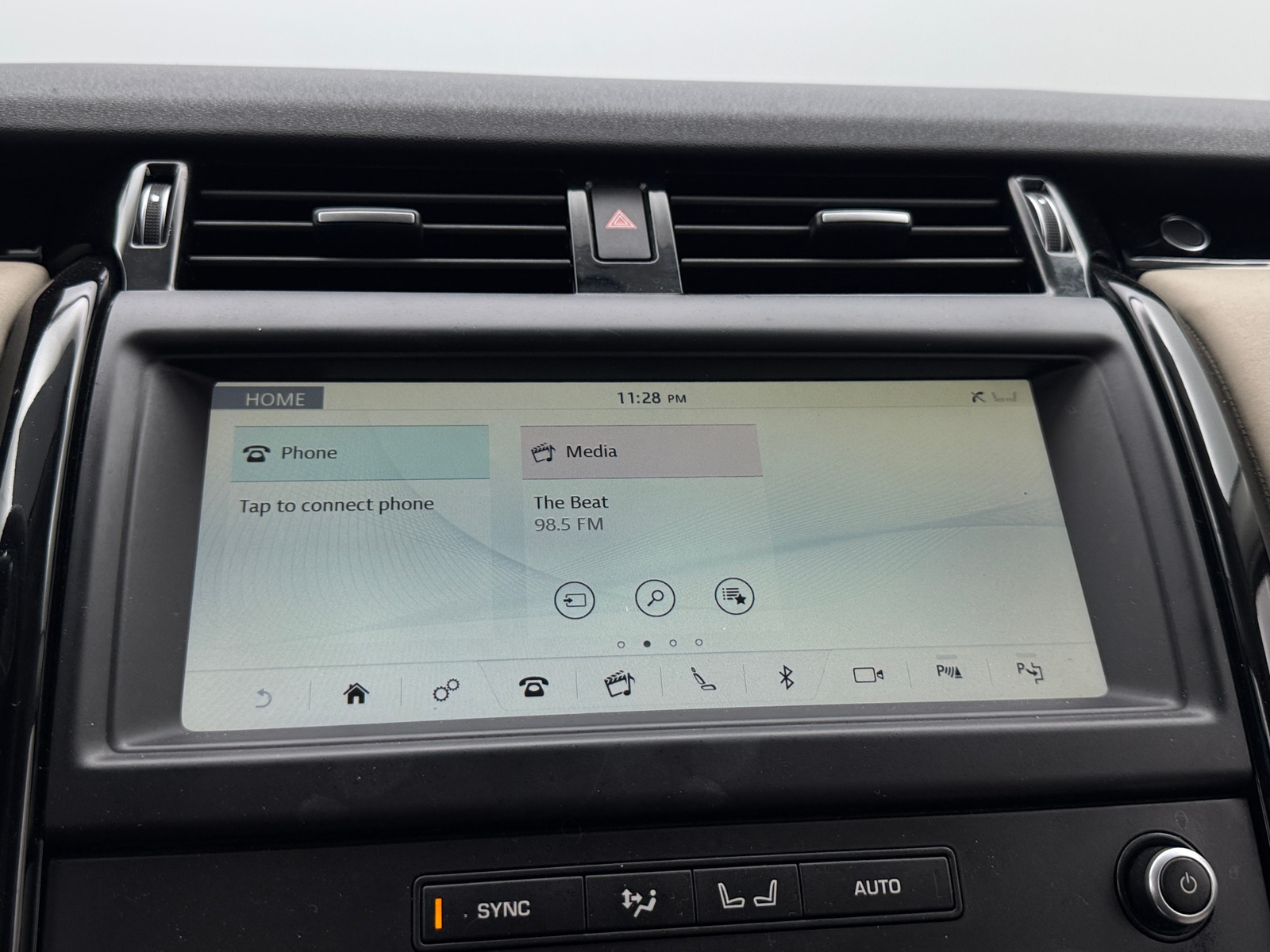 Thumbnail: 2020 Land Rover Discovery - 3