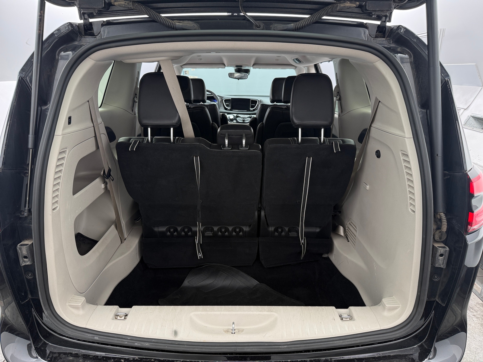 Thumbnail: 2023 Chrysler Pacifica - 6