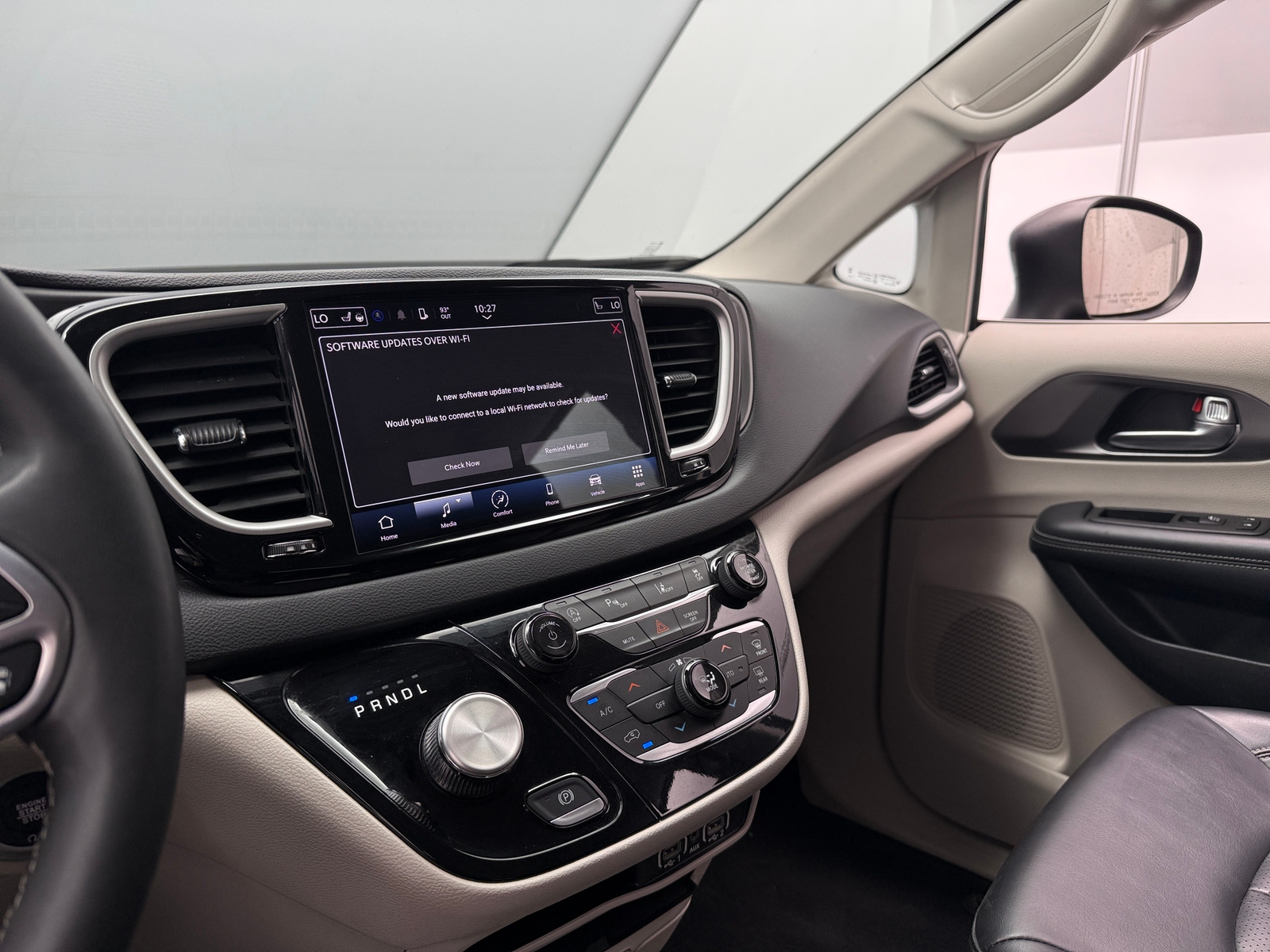 Thumbnail: 2023 Chrysler Pacifica - 3