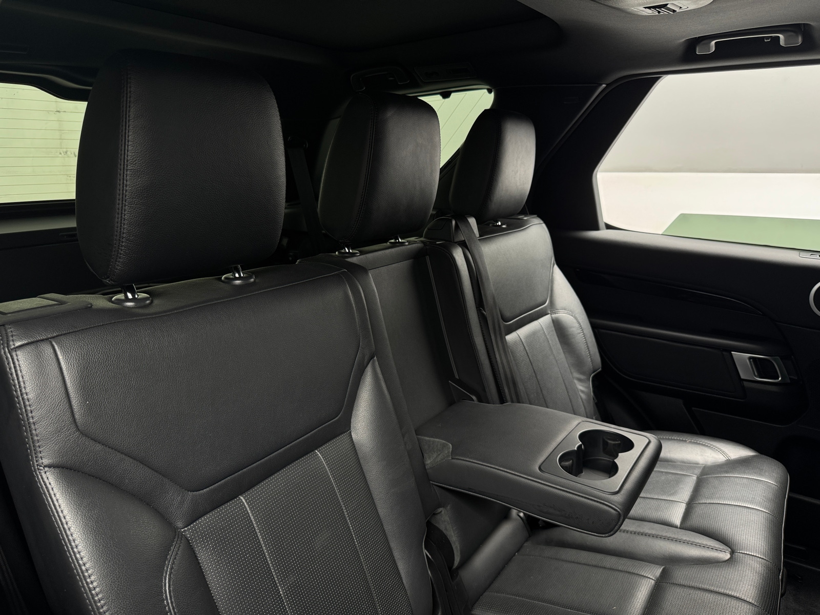 Thumbnail: 2020 Land Rover Discovery - 5