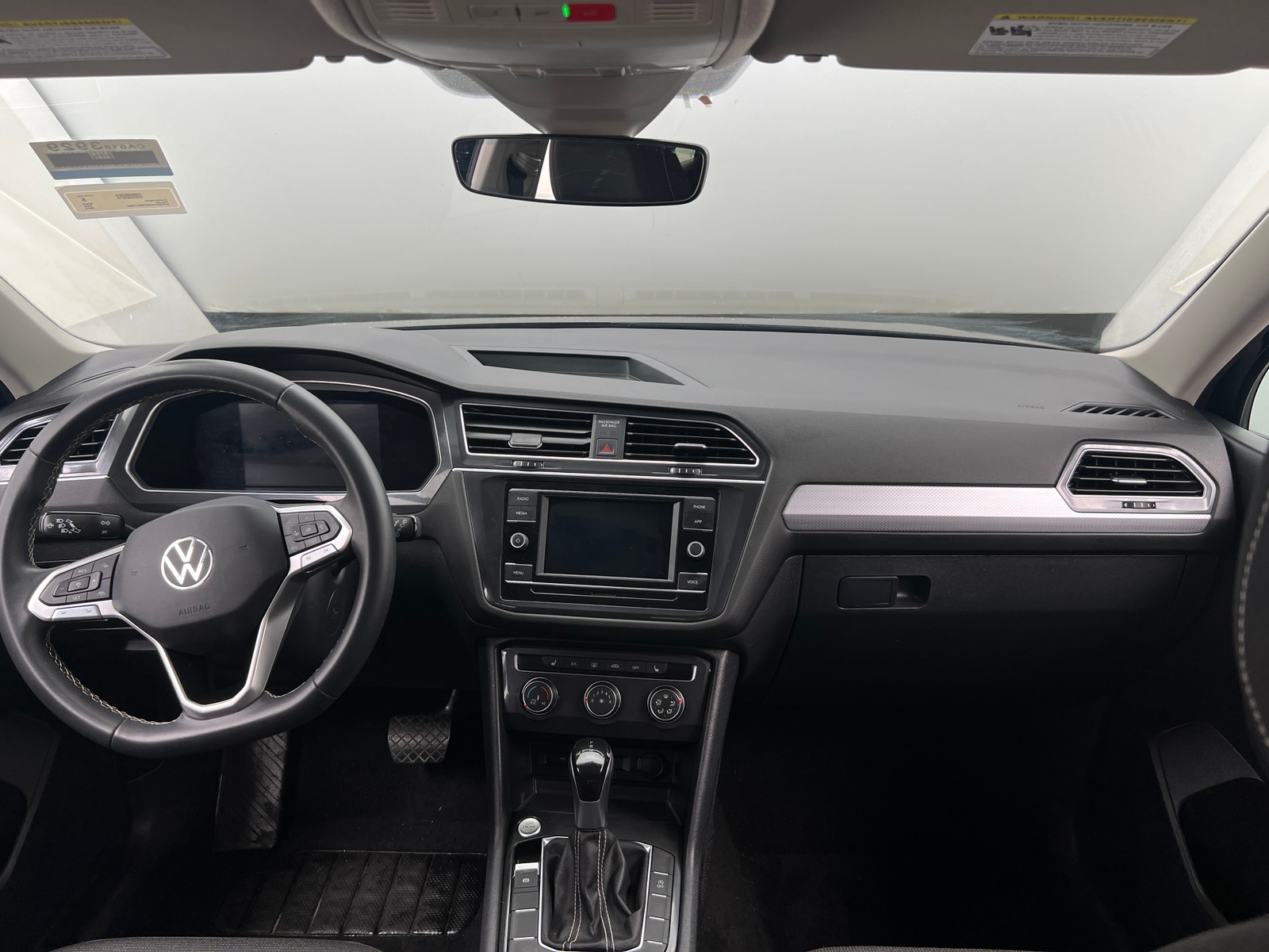 Thumbnail: 2023 Volkswagen Tiguan - 3