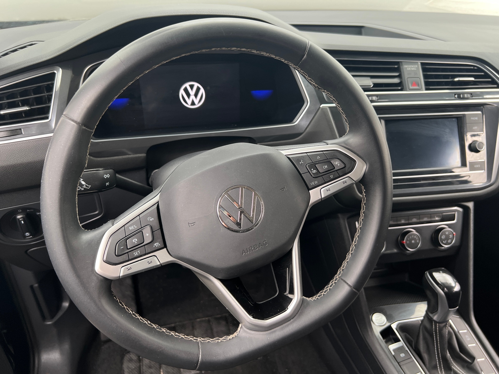 Thumbnail: 2023 Volkswagen Tiguan - 5