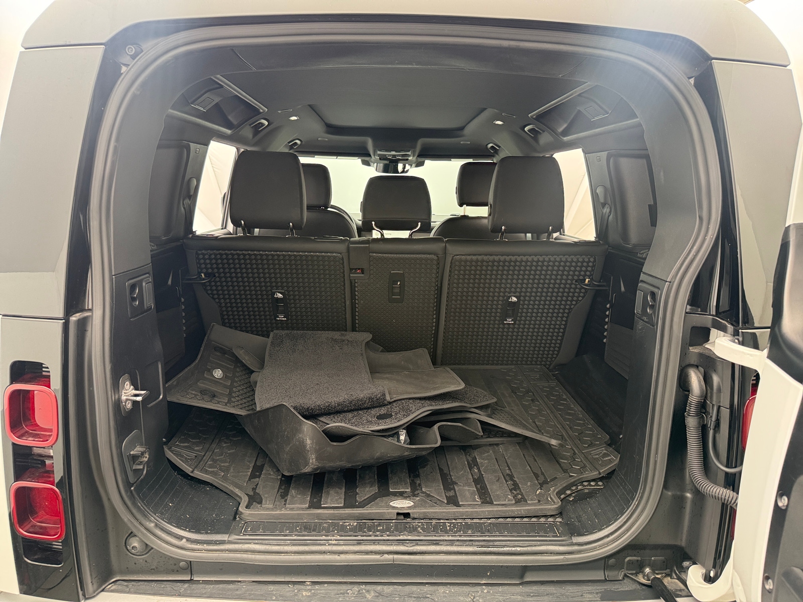 Thumbnail: 2025 Land Rover Defender - 6