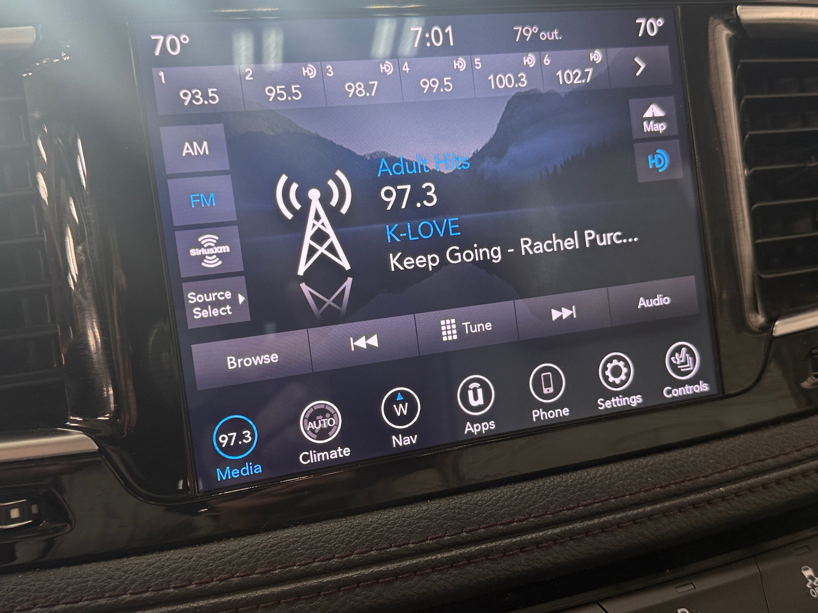 Thumbnail: 2020 Chrysler Pacifica - 3