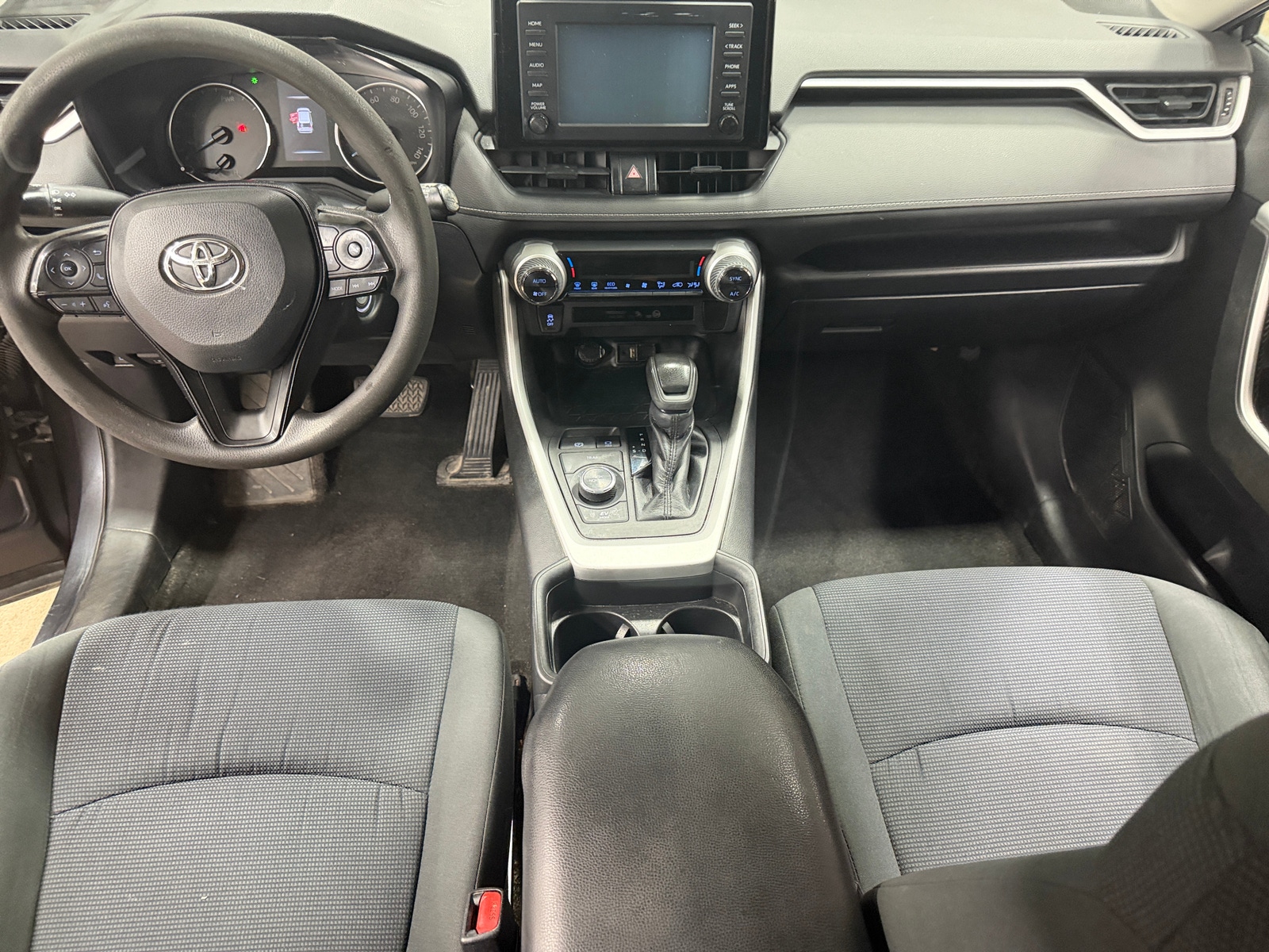 Thumbnail: 2019 Toyota RAV4 - 3