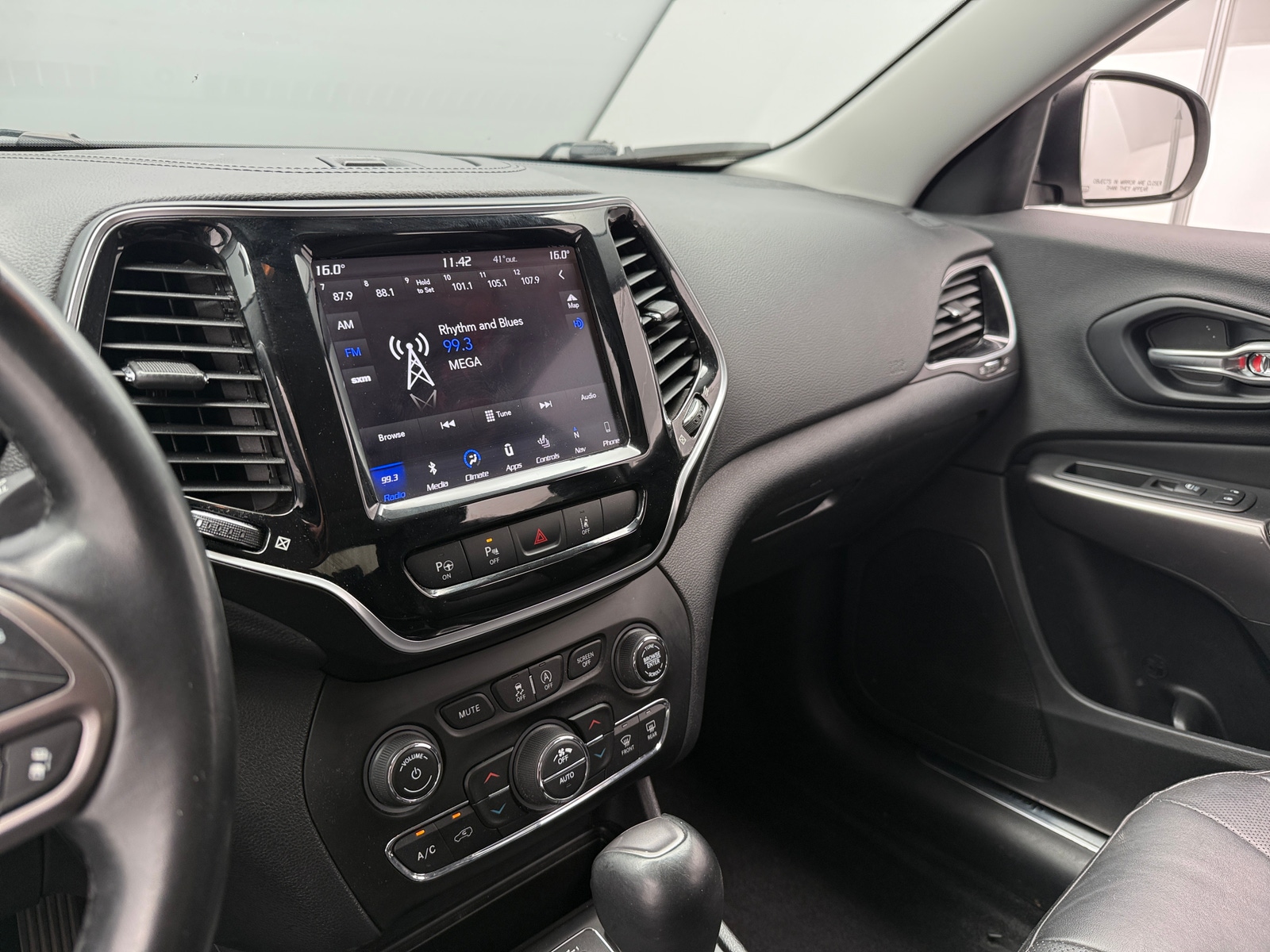 Thumbnail: 2019 Jeep Cherokee - 3