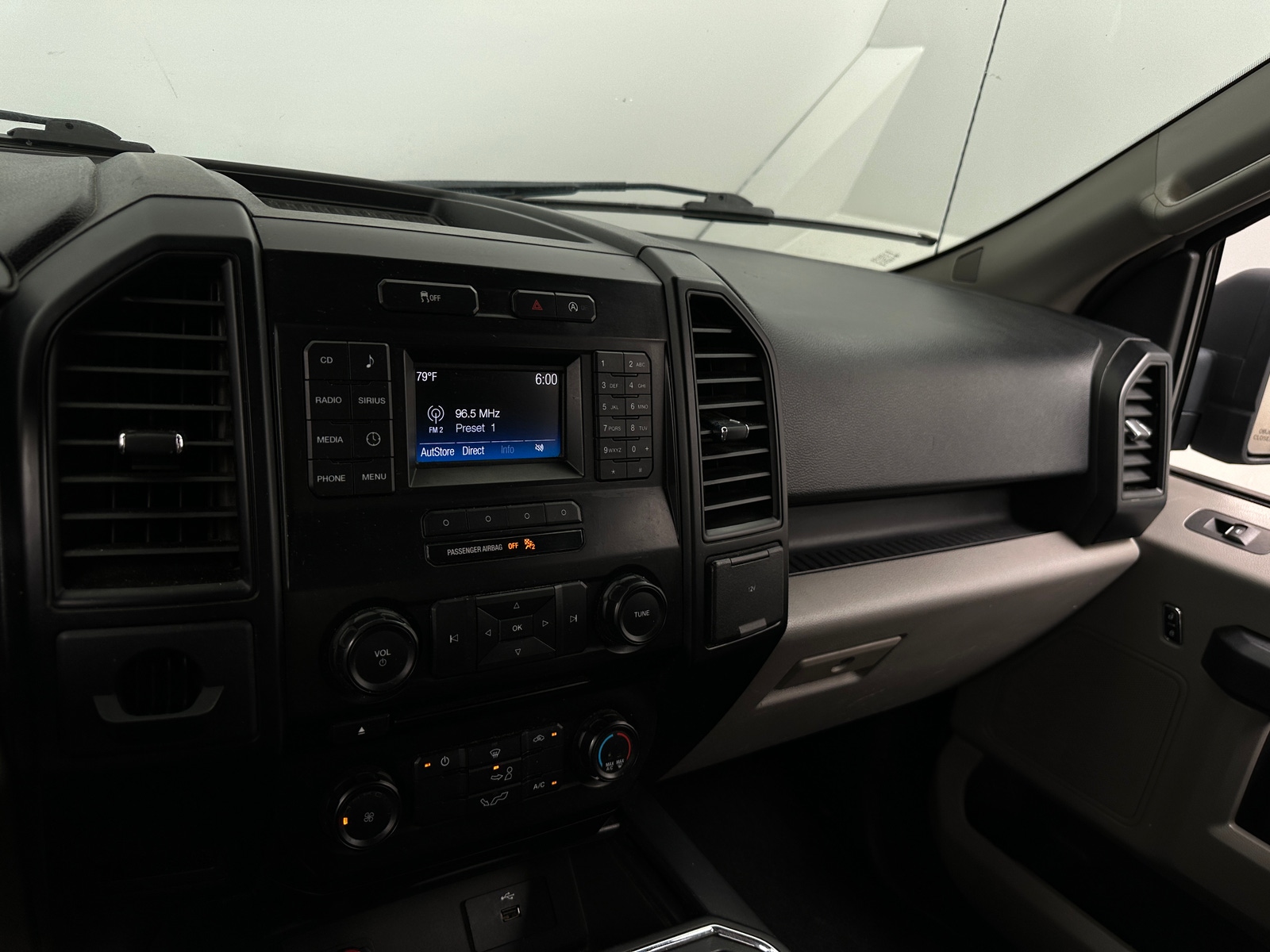 Thumbnail: 2016 Ford Econoline - 4