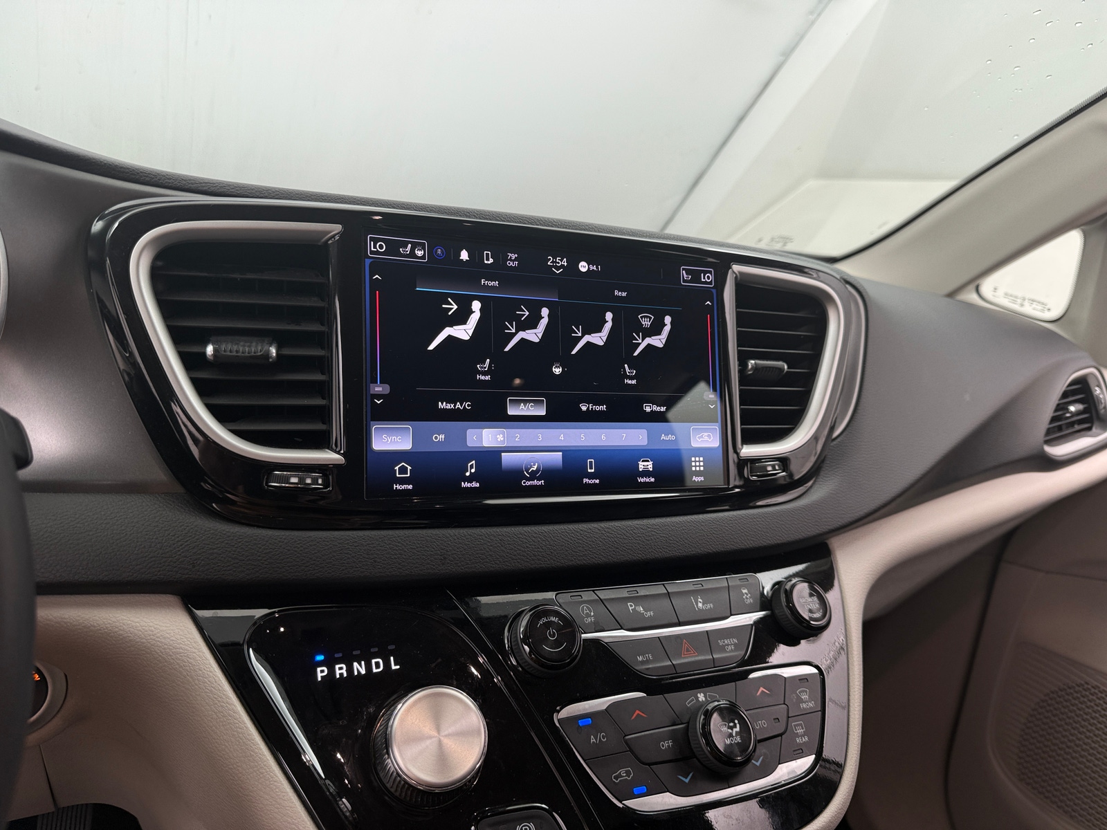Thumbnail: 2024 Chrysler Pacifica - 3