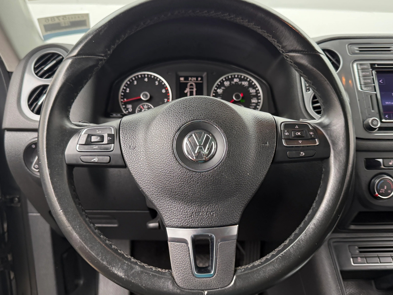 Thumbnail: 2017 Volkswagen Tiguan - 4