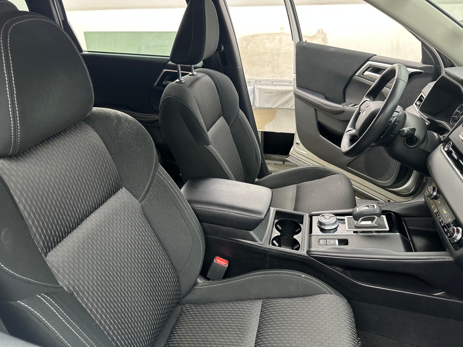 Thumbnail: 2022 Mitsubishi Outlander - 2