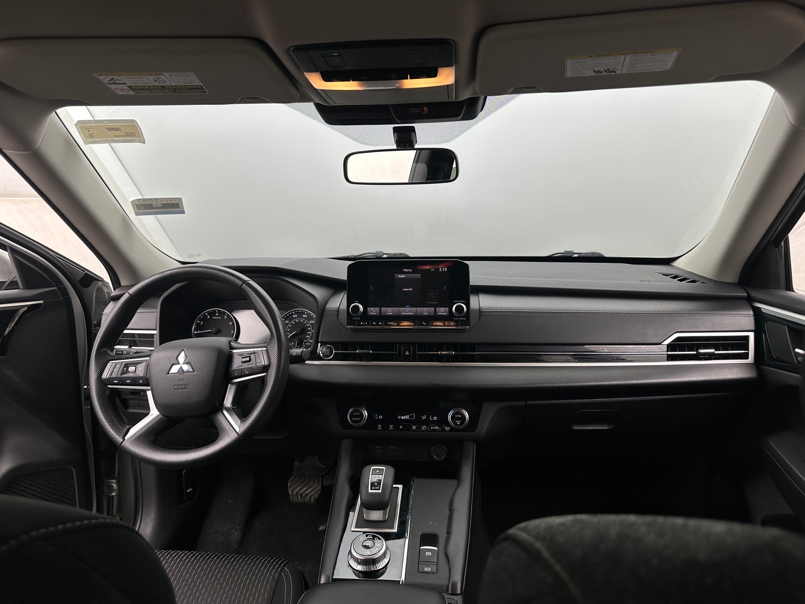 Thumbnail: 2022 Mitsubishi Outlander - 3