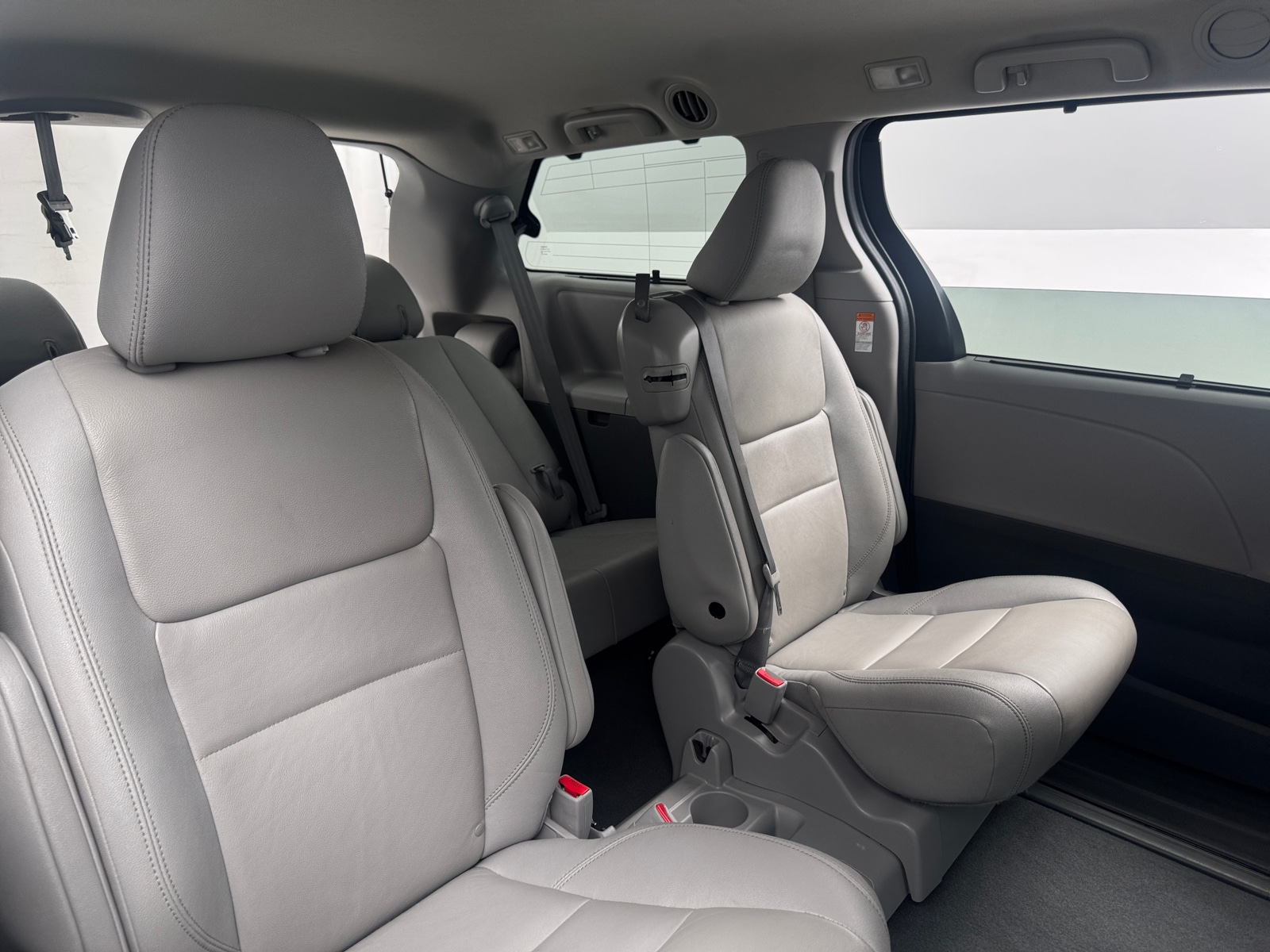 Thumbnail: 2020 Toyota Sienna - 5