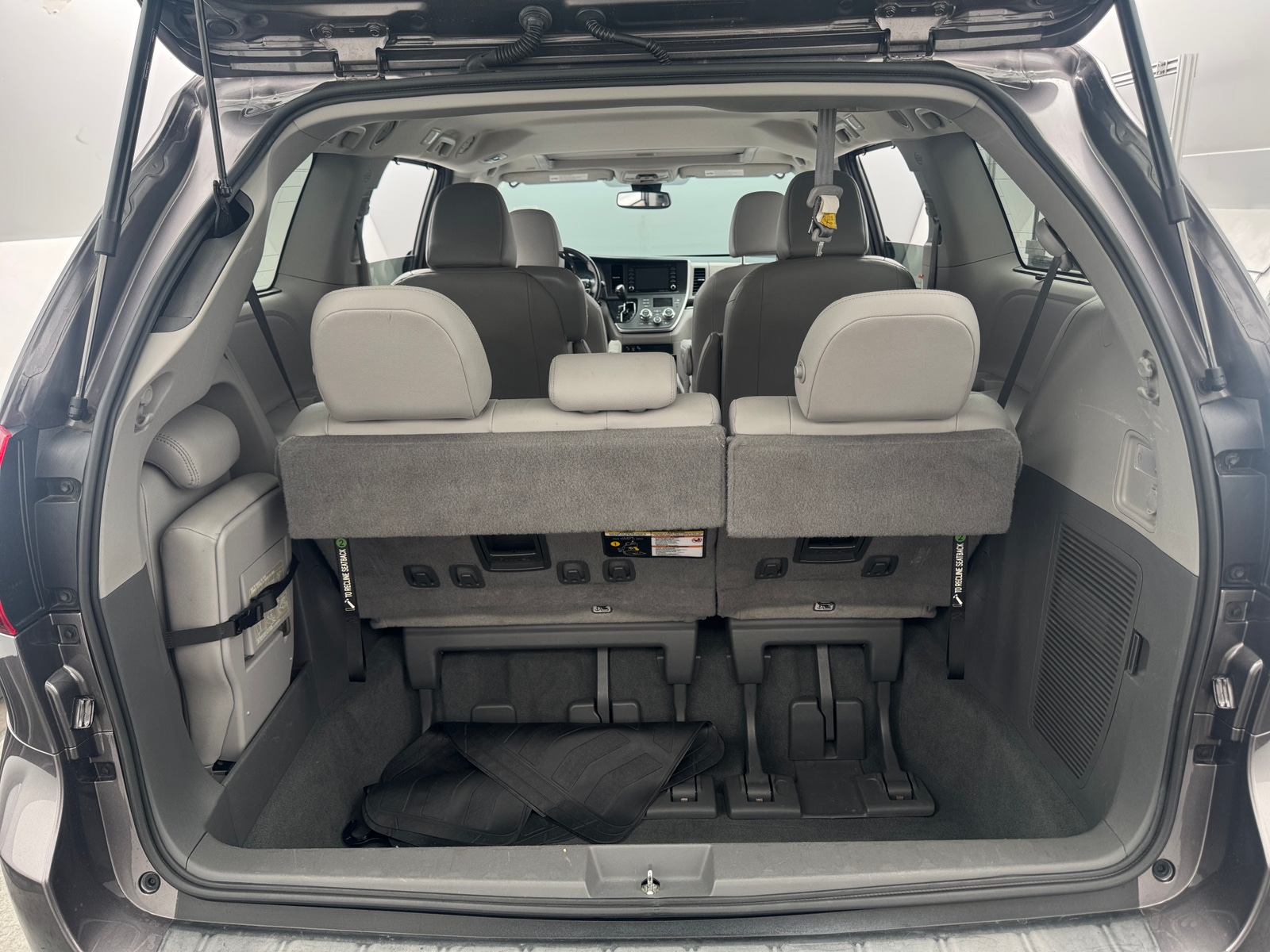 Thumbnail: 2020 Toyota Sienna - 6