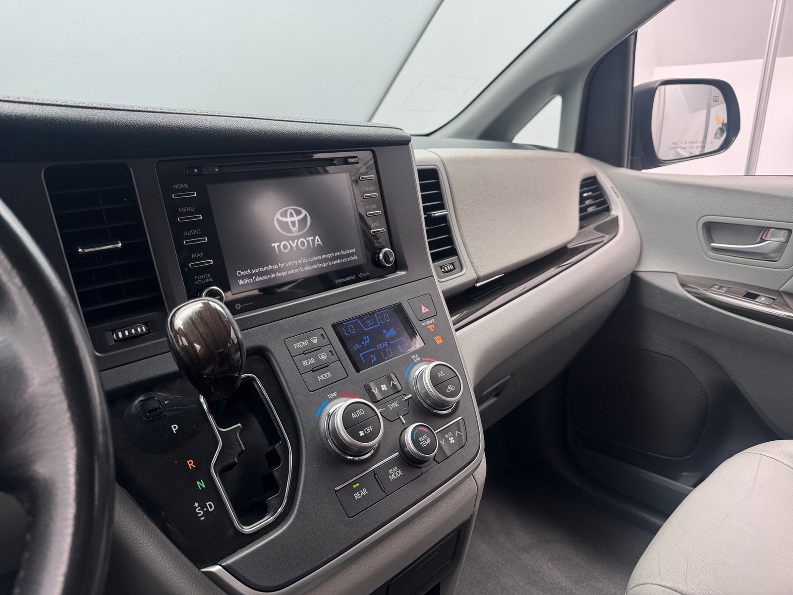 Thumbnail: 2020 Toyota Sienna - 3