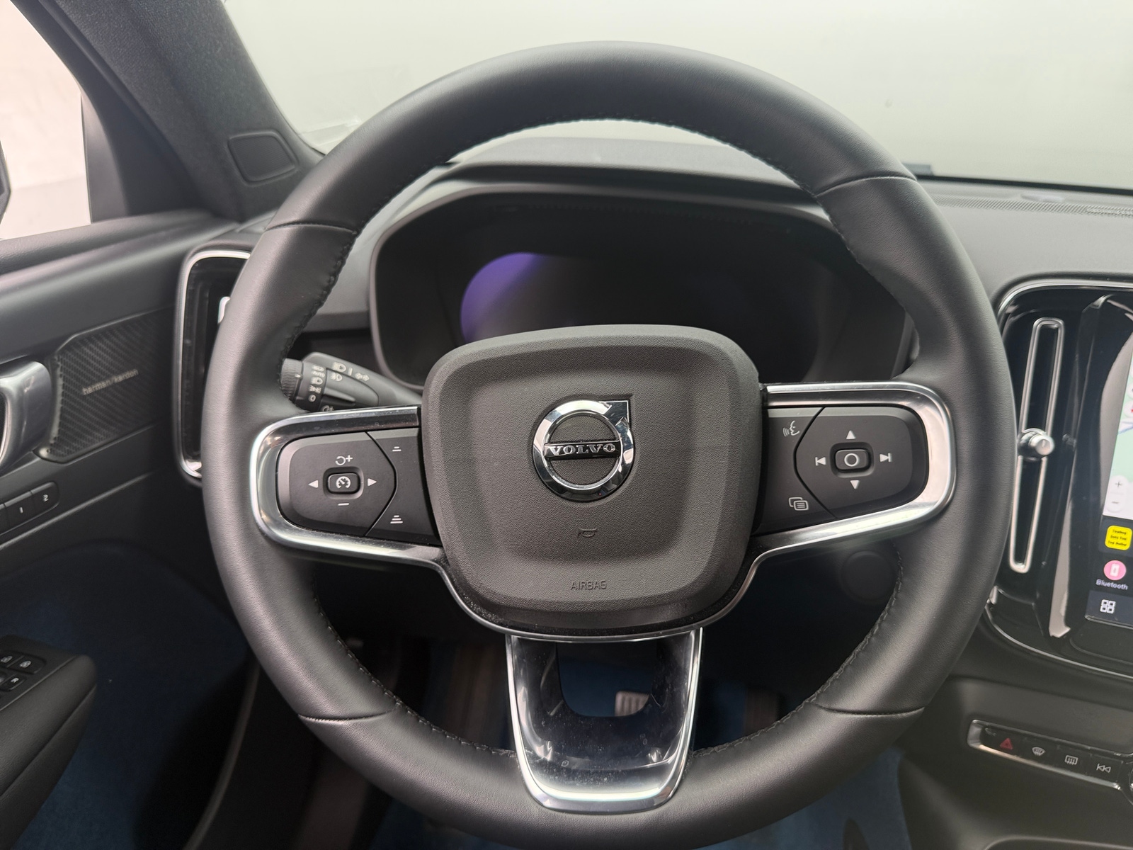 Thumbnail: 2023 Volvo XC40 - 4