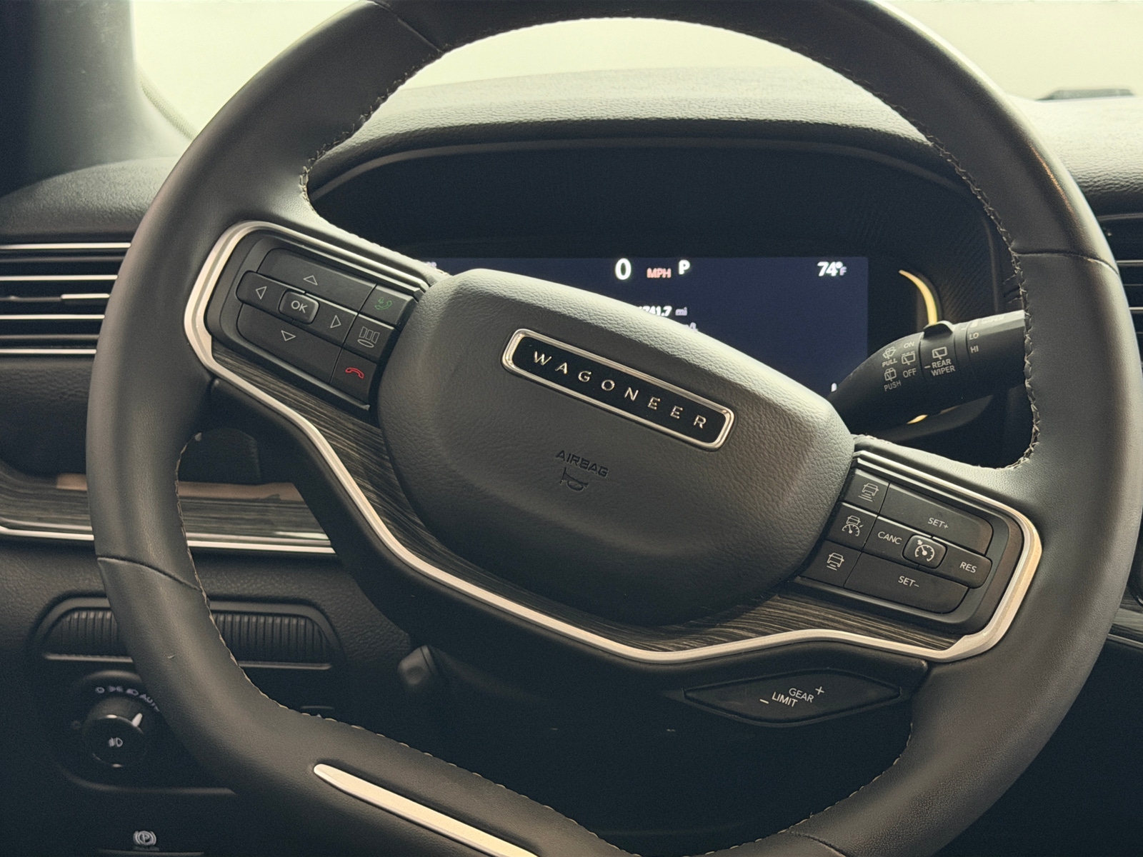 Thumbnail: 2022 Jeep Wagoneer - 4