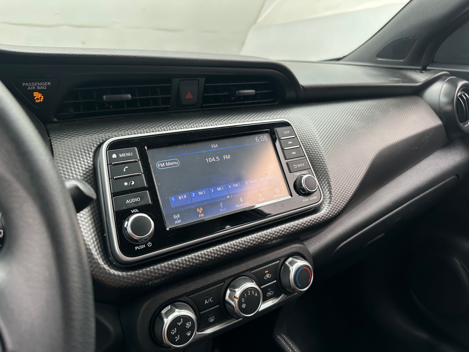 Thumbnail: 2019 Nissan Kicks - 4