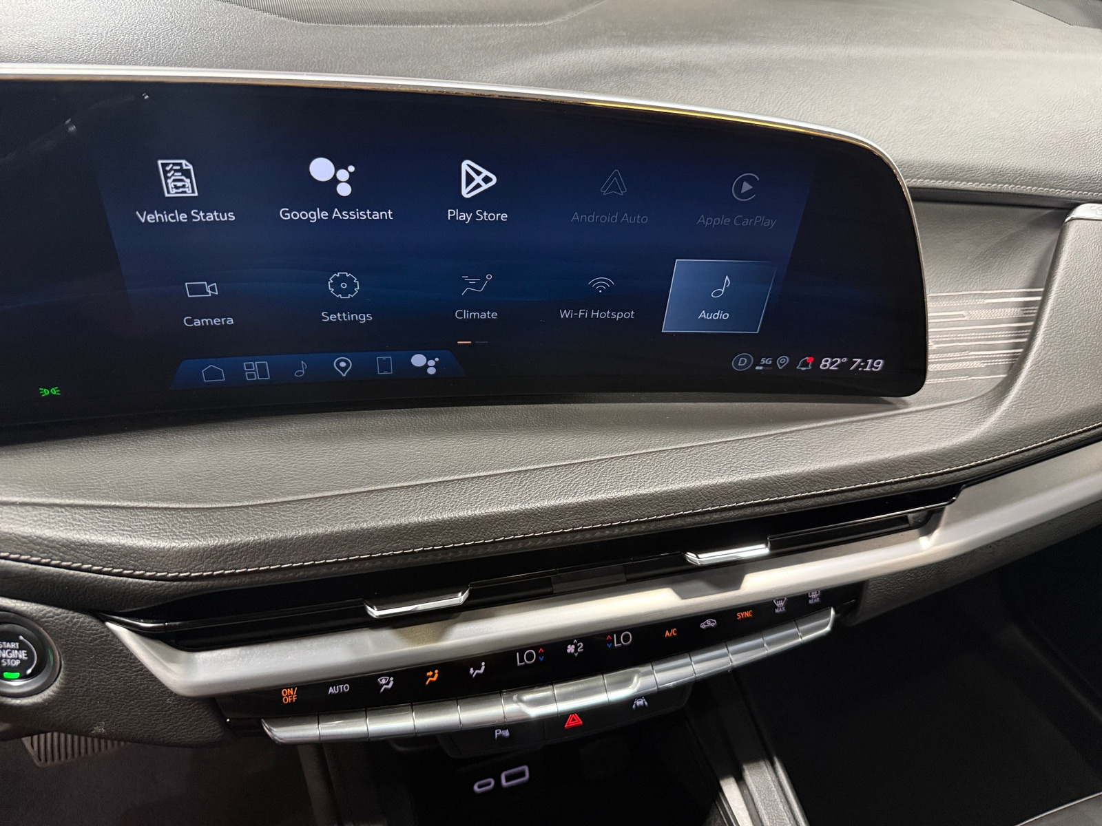 Thumbnail: 2025 Cadillac XT4 - 3