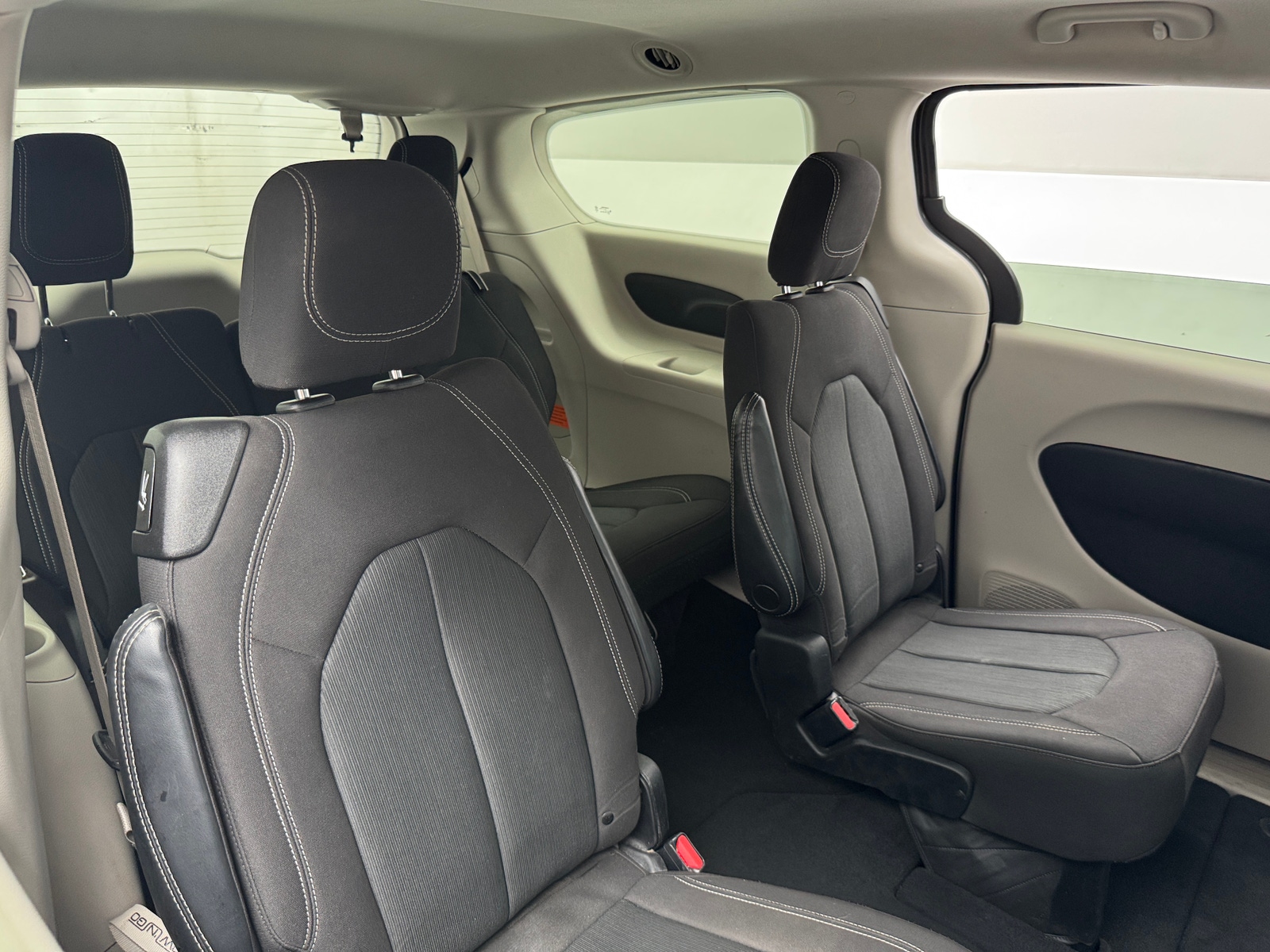 Thumbnail: 2023 Chrysler Voyager - 6