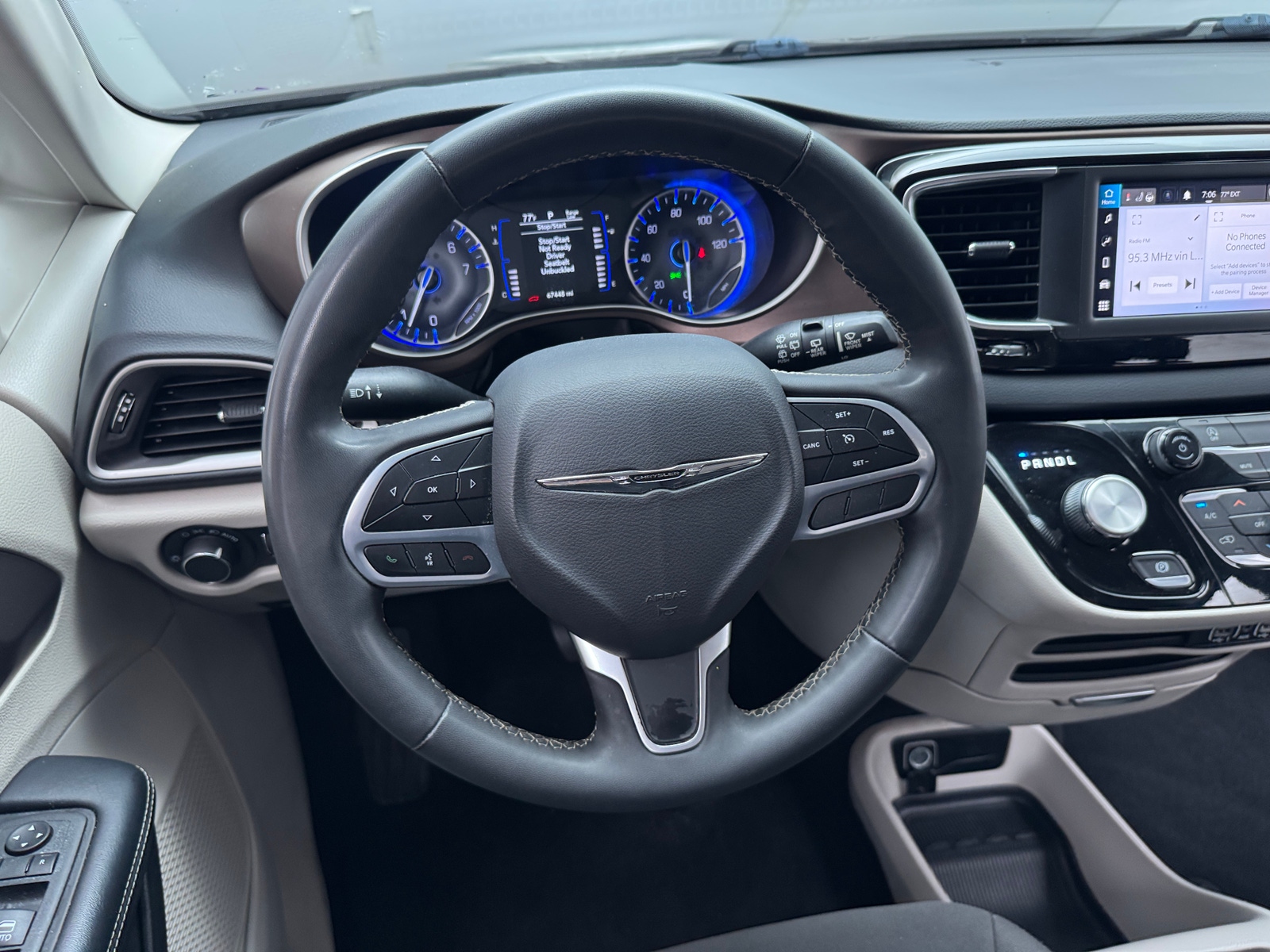 Thumbnail: 2023 Chrysler Voyager - 5