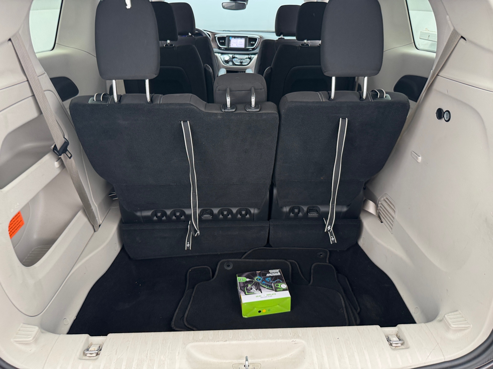 Thumbnail: 2023 Chrysler Voyager - 7