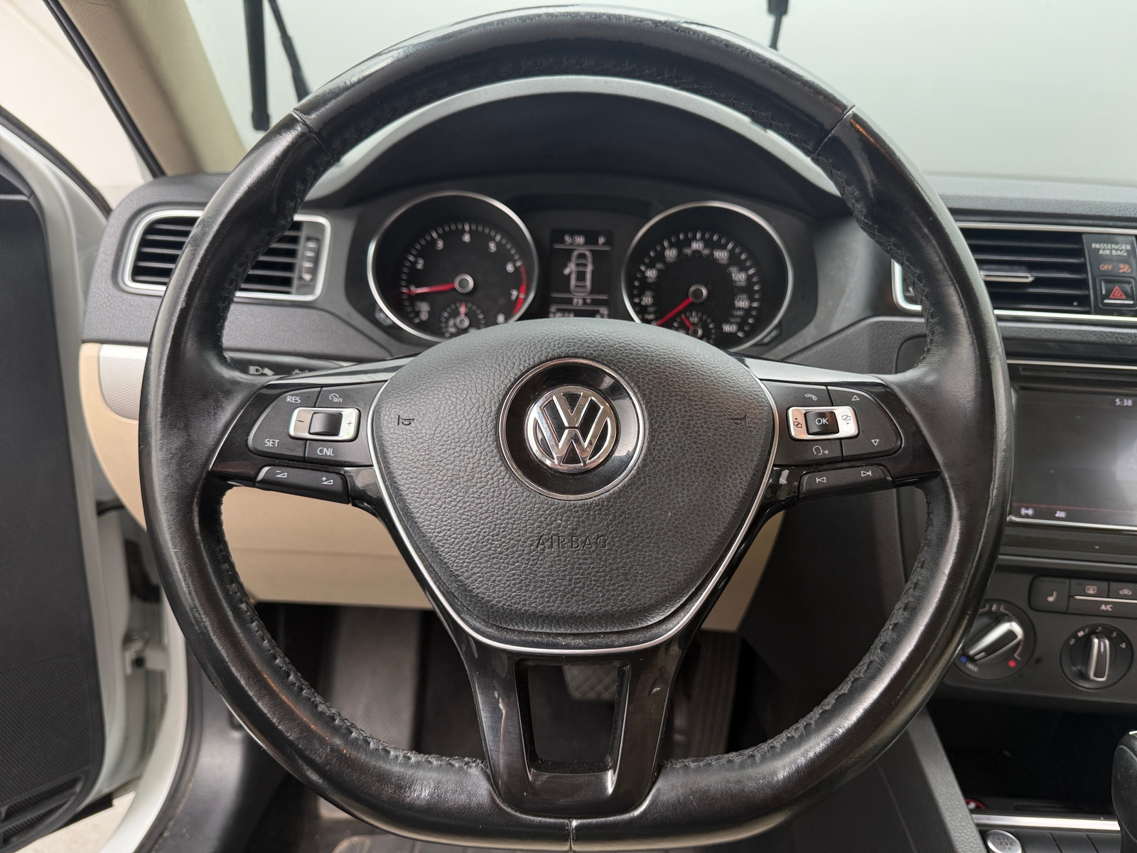 Thumbnail: 2017 Volkswagen Jetta - 4