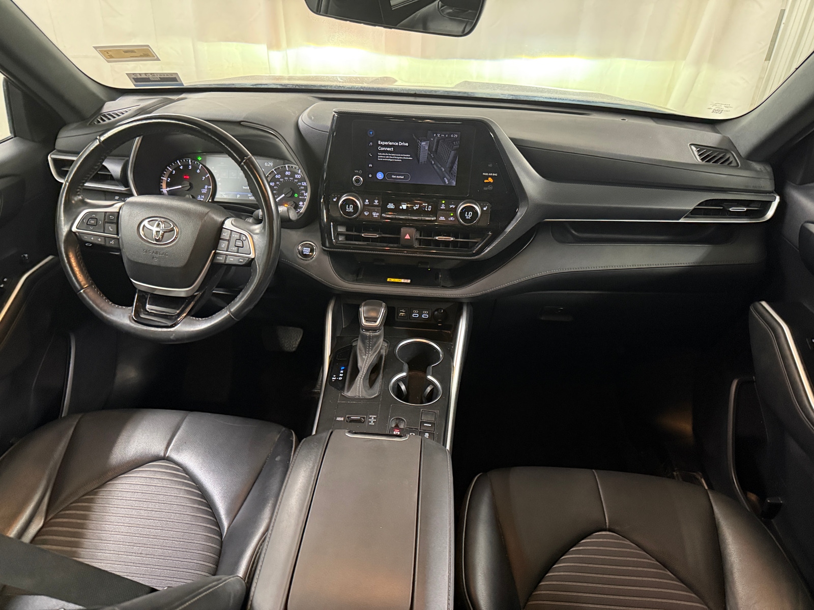 Thumbnail: 2023 Toyota Highlander - 2