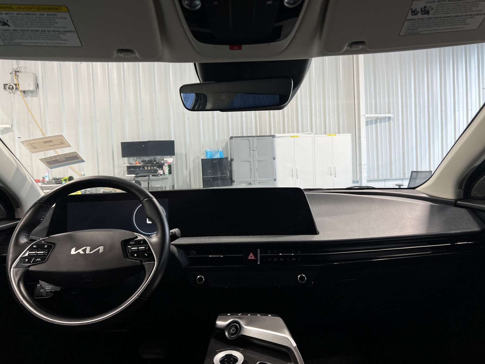 Thumbnail: 2022 Kia EV6 - 2